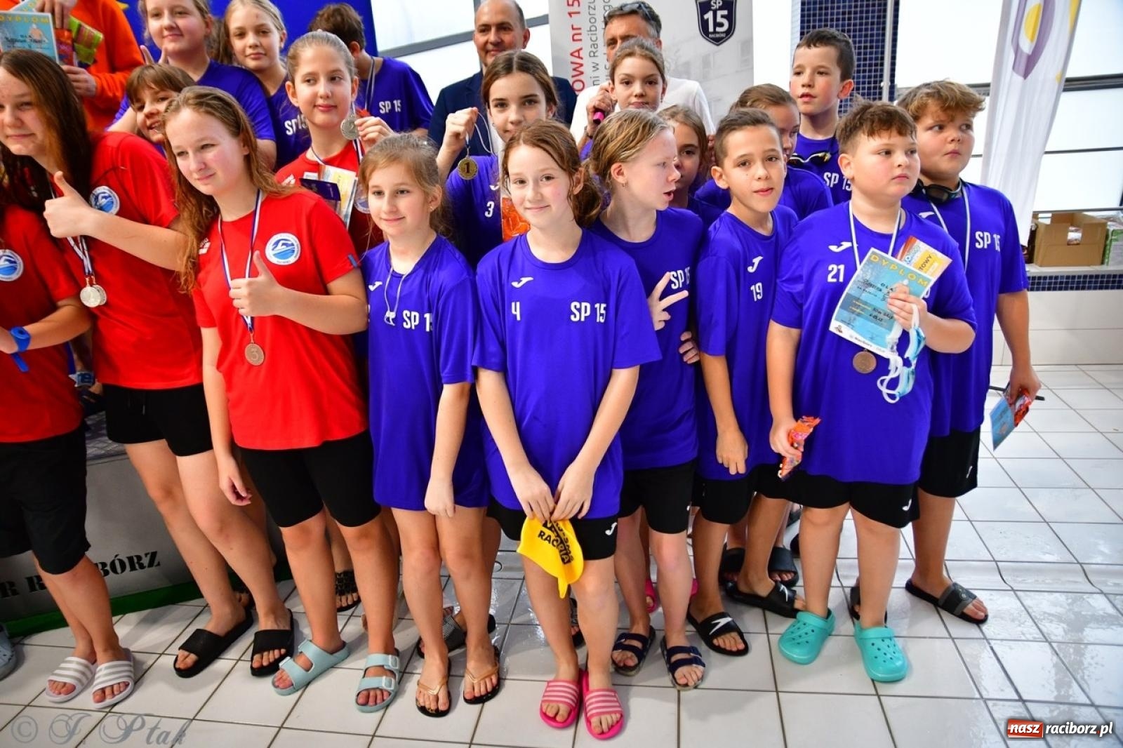 Zdjęcie w galerii na portalu naszraciborz.pl: IV Mistrzostwa Raciborza Szkół Podstawowych w pływaniu – sportowa rywalizacja na H2Ostróg zakończona wiadomości z regionu