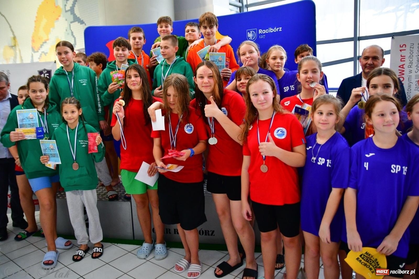 Zdjęcie w galerii na portalu naszraciborz.pl: IV Mistrzostwa Raciborza Szkół Podstawowych w pływaniu – sportowa rywalizacja na H2Ostróg zakończona wiadomości z regionu