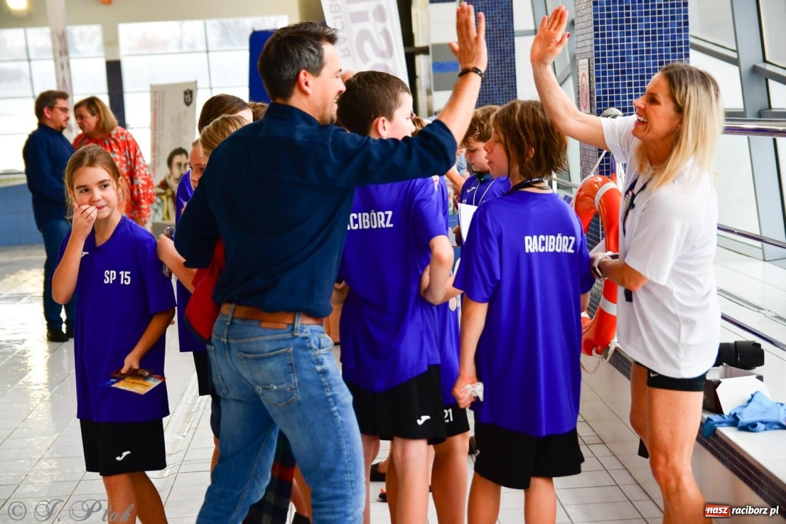 Zdjęcie w galerii na portalu naszraciborz.pl: IV Mistrzostwa Raciborza Szkół Podstawowych w pływaniu – sportowa rywalizacja na H2Ostróg zakończona wiadomości z regionu