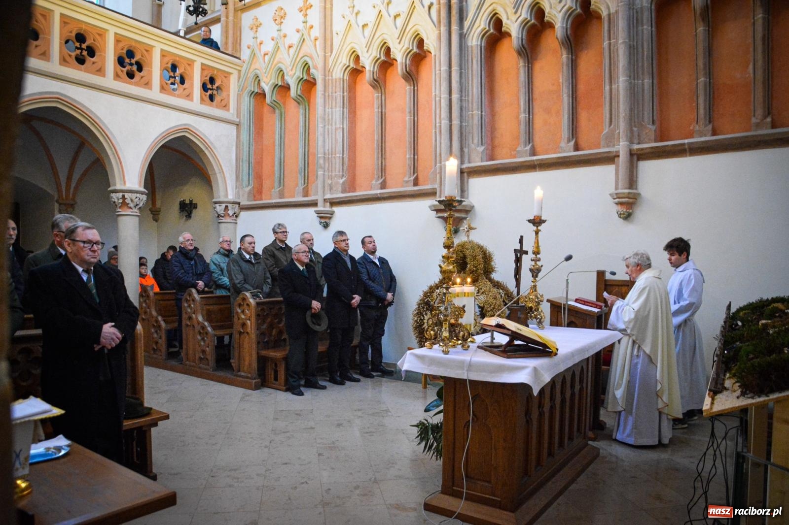 Zdjęcie w galerii na portalu naszraciborz.pl: Leśnicza i łowiecka brać na Mszy św. w kaplicy zamkowej w Raciborzu [FOTO i WIDEO] wiadomości z regionu
