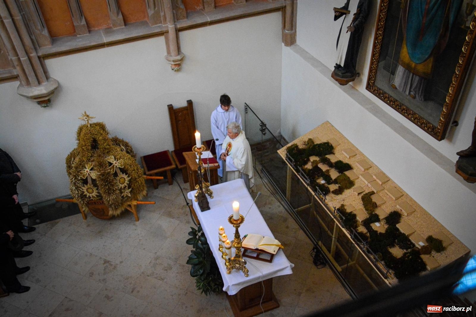 Zdjęcie w galerii na portalu naszraciborz.pl: Leśnicza i łowiecka brać na Mszy św. w kaplicy zamkowej w Raciborzu [FOTO i WIDEO] wiadomości z regionu