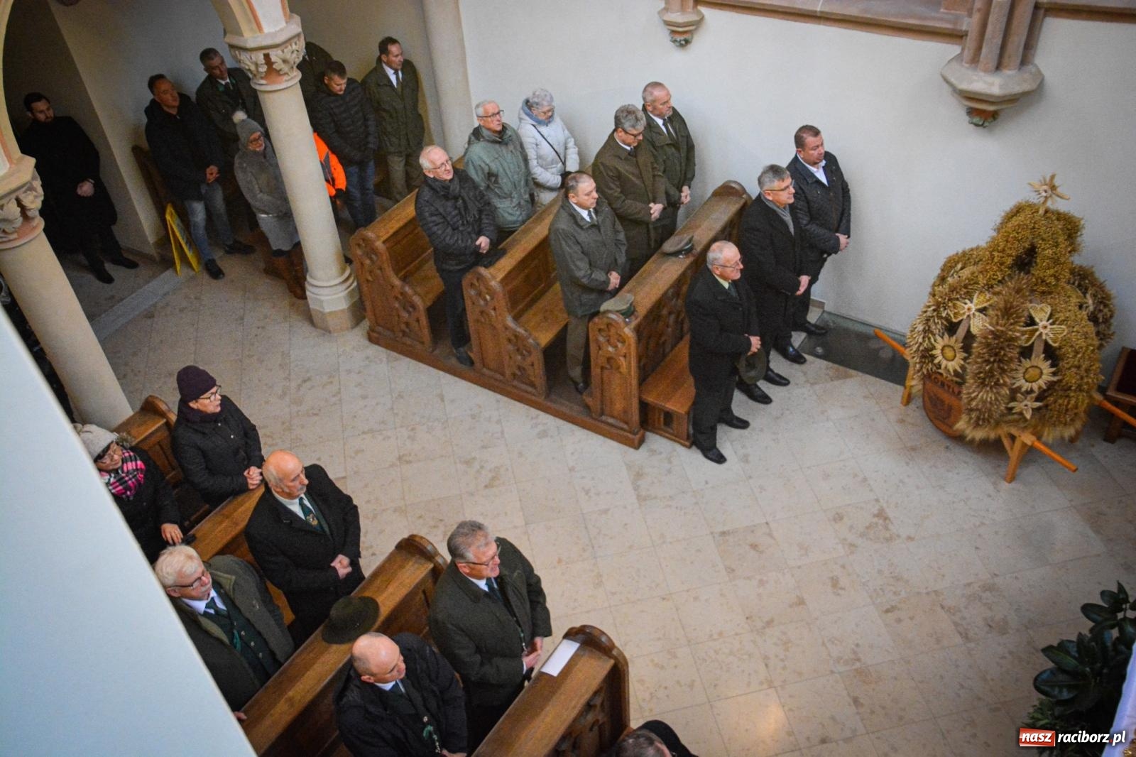 Zdjęcie w galerii na portalu naszraciborz.pl: Leśnicza i łowiecka brać na Mszy św. w kaplicy zamkowej w Raciborzu [FOTO i WIDEO] wiadomości z regionu