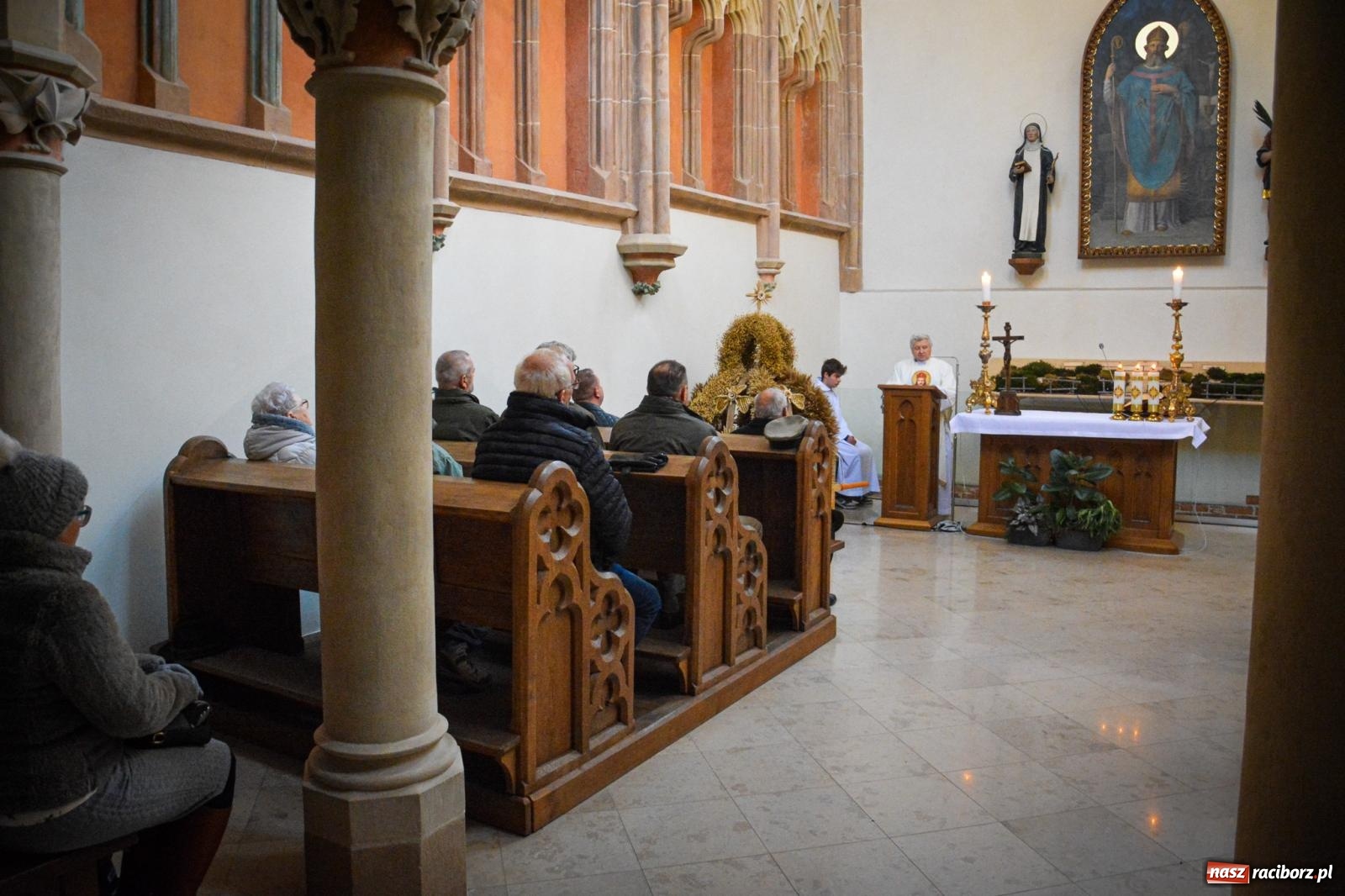 Zdjęcie w galerii na portalu naszraciborz.pl: Leśnicza i łowiecka brać na Mszy św. w kaplicy zamkowej w Raciborzu [FOTO i WIDEO] wiadomości z regionu