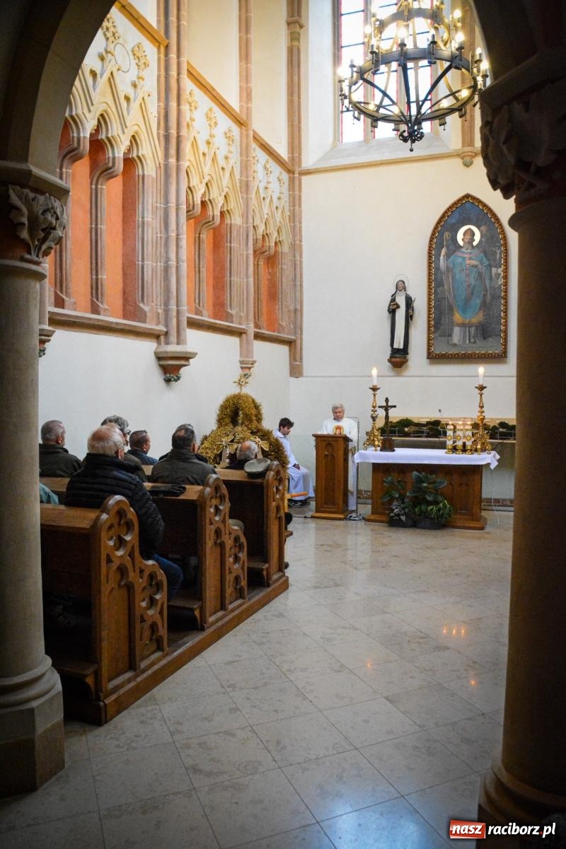 Zdjęcie w galerii na portalu naszraciborz.pl: Leśnicza i łowiecka brać na Mszy św. w kaplicy zamkowej w Raciborzu [FOTO i WIDEO] wiadomości z regionu