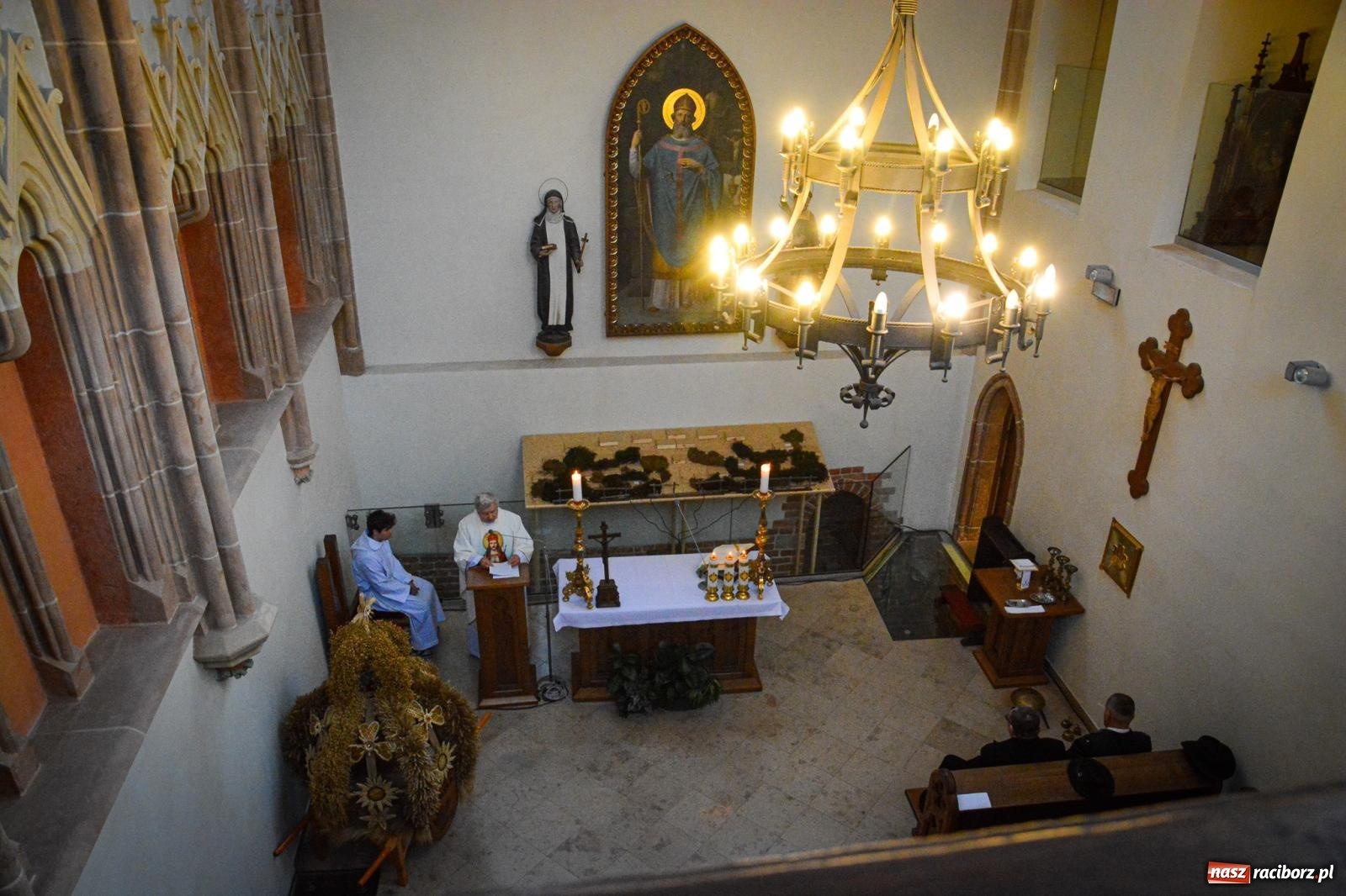 Zdjęcie w galerii na portalu naszraciborz.pl: Leśnicza i łowiecka brać na Mszy św. w kaplicy zamkowej w Raciborzu [FOTO i WIDEO] wiadomości z regionu