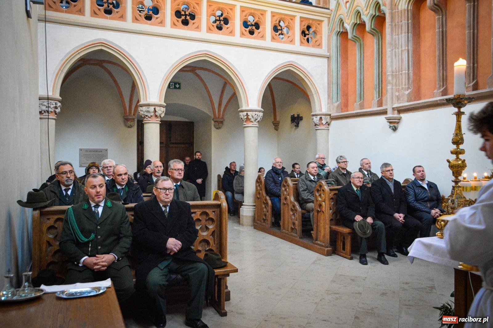 Zdjęcie w galerii na portalu naszraciborz.pl: Leśnicza i łowiecka brać na Mszy św. w kaplicy zamkowej w Raciborzu [FOTO i WIDEO] wiadomości z regionu