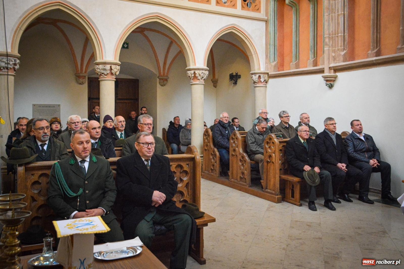 Zdjęcie w galerii na portalu naszraciborz.pl: Leśnicza i łowiecka brać na Mszy św. w kaplicy zamkowej w Raciborzu [FOTO i WIDEO] wiadomości z regionu
