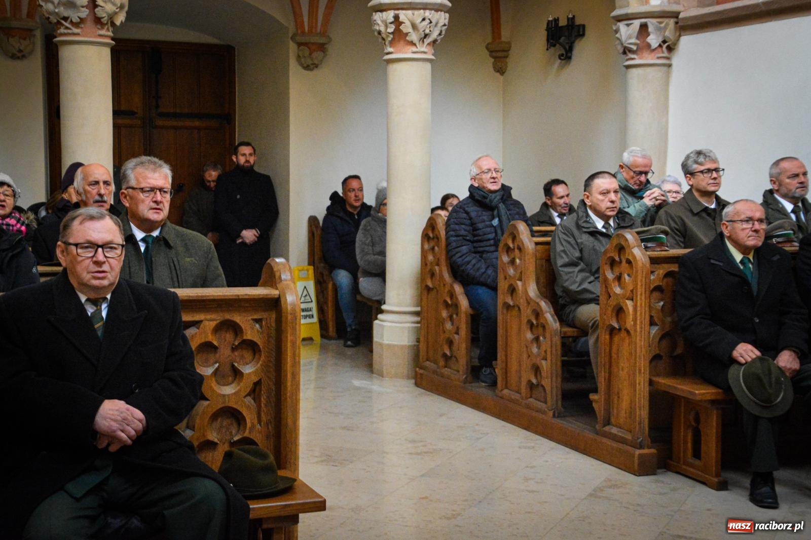Zdjęcie w galerii na portalu naszraciborz.pl: Leśnicza i łowiecka brać na Mszy św. w kaplicy zamkowej w Raciborzu [FOTO i WIDEO] wiadomości z regionu