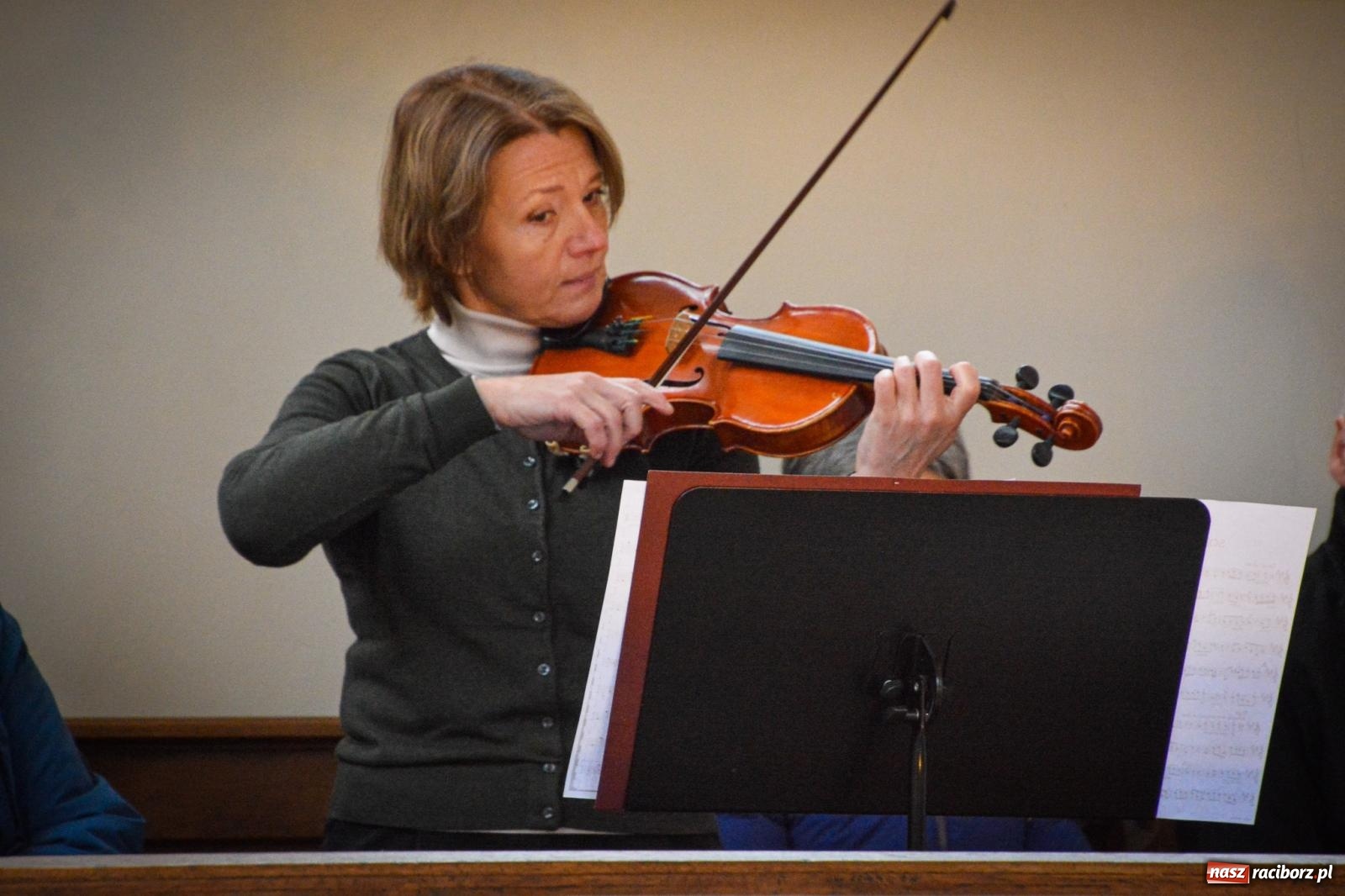 Zdjęcie w galerii na portalu naszraciborz.pl: Leśnicza i łowiecka brać na Mszy św. w kaplicy zamkowej w Raciborzu [FOTO i WIDEO] wiadomości z regionu
