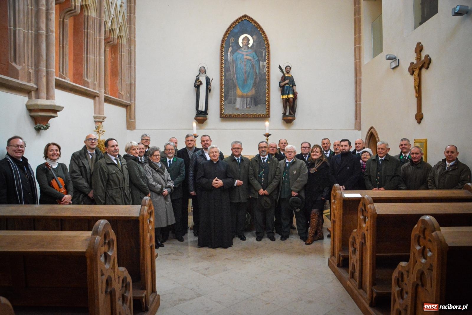 Zdjęcie w galerii na portalu naszraciborz.pl: Leśnicza i łowiecka brać na Mszy św. w kaplicy zamkowej w Raciborzu [FOTO i WIDEO] wiadomości z regionu
