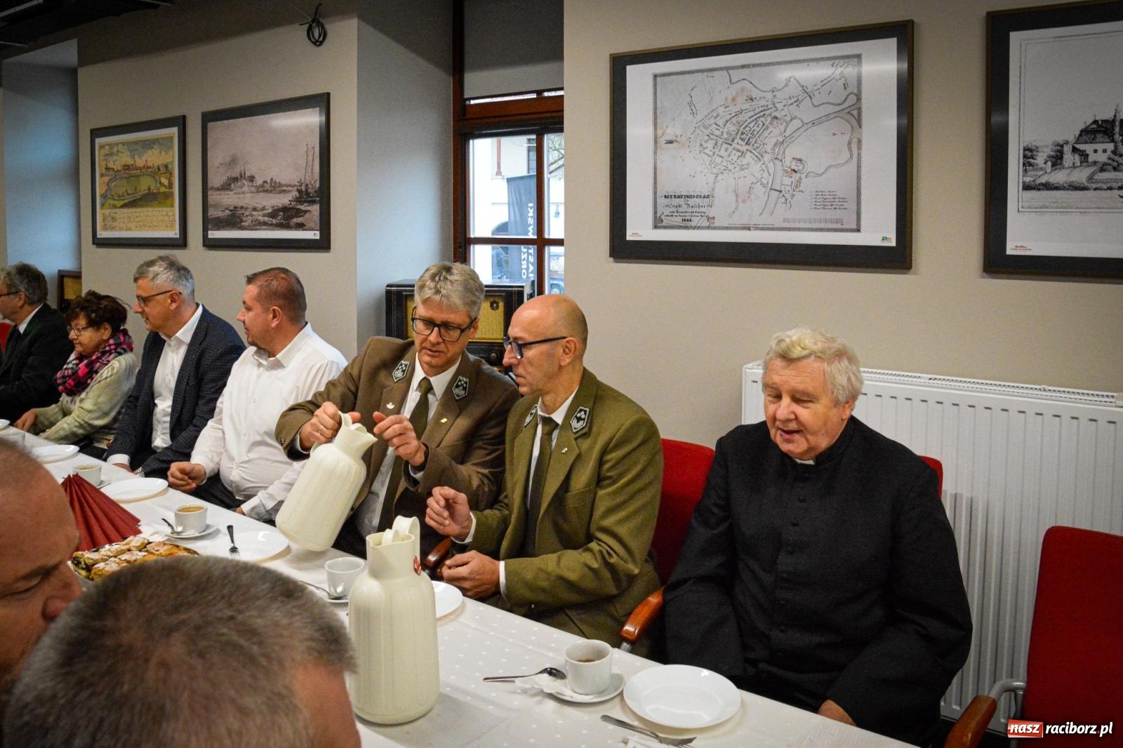 Zdjęcie w galerii na portalu naszraciborz.pl: Leśnicza i łowiecka brać na Mszy św. w kaplicy zamkowej w Raciborzu [FOTO i WIDEO] wiadomości z regionu