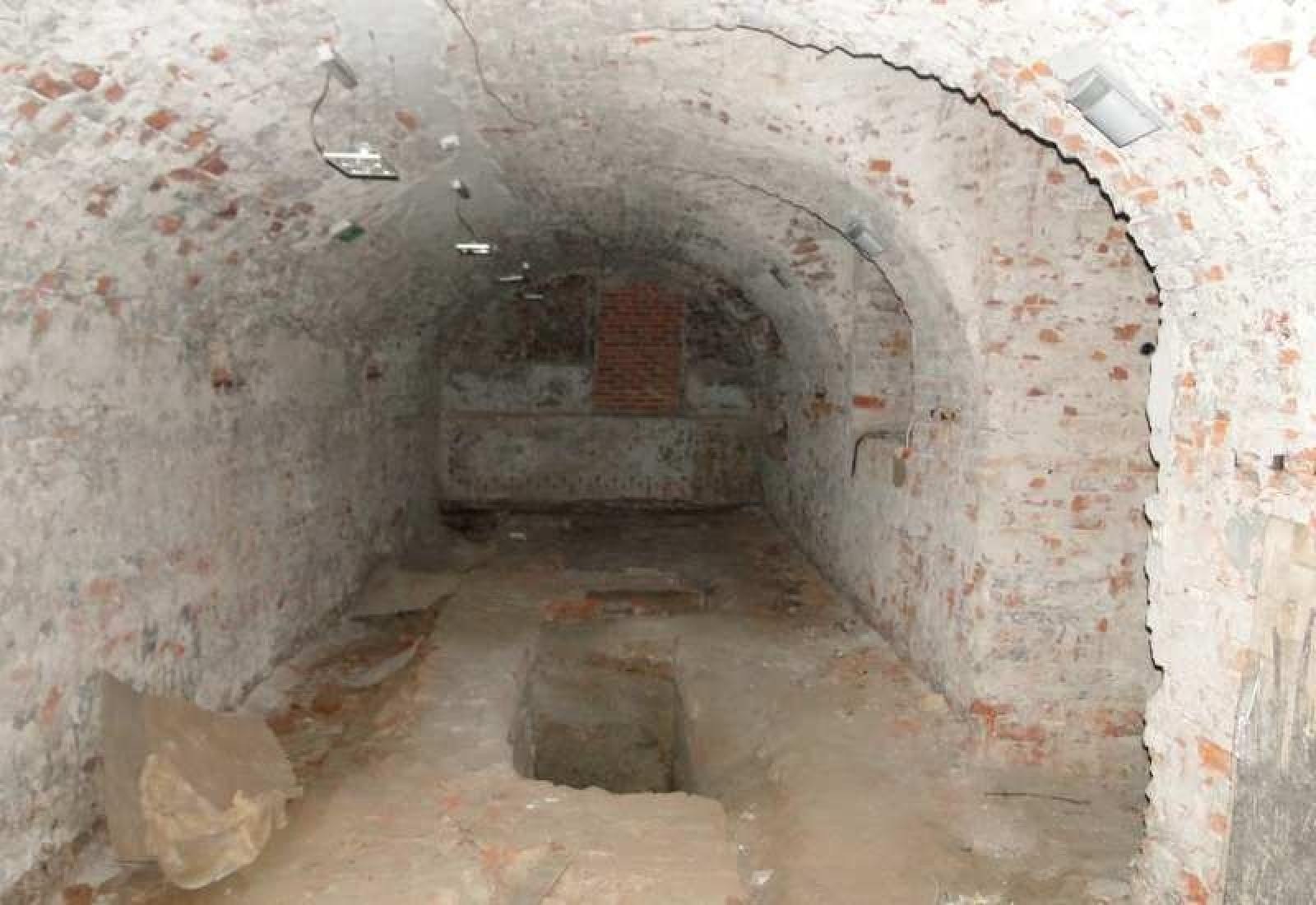 Zdjęcie w galerii na portalu naszraciborz.pl: Średniowieczny mur obronny w piwnicach RCK doczeka się konserwacji wiadomości z regionu