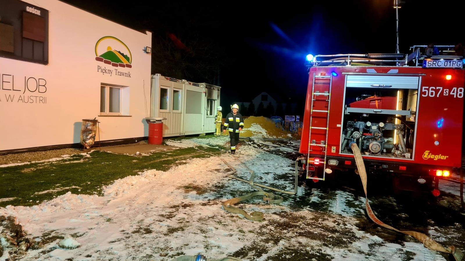 Zdjęcie w galerii na portalu naszraciborz.pl: Nocny pożar na boisku w Borucinie wiadomości z regionu