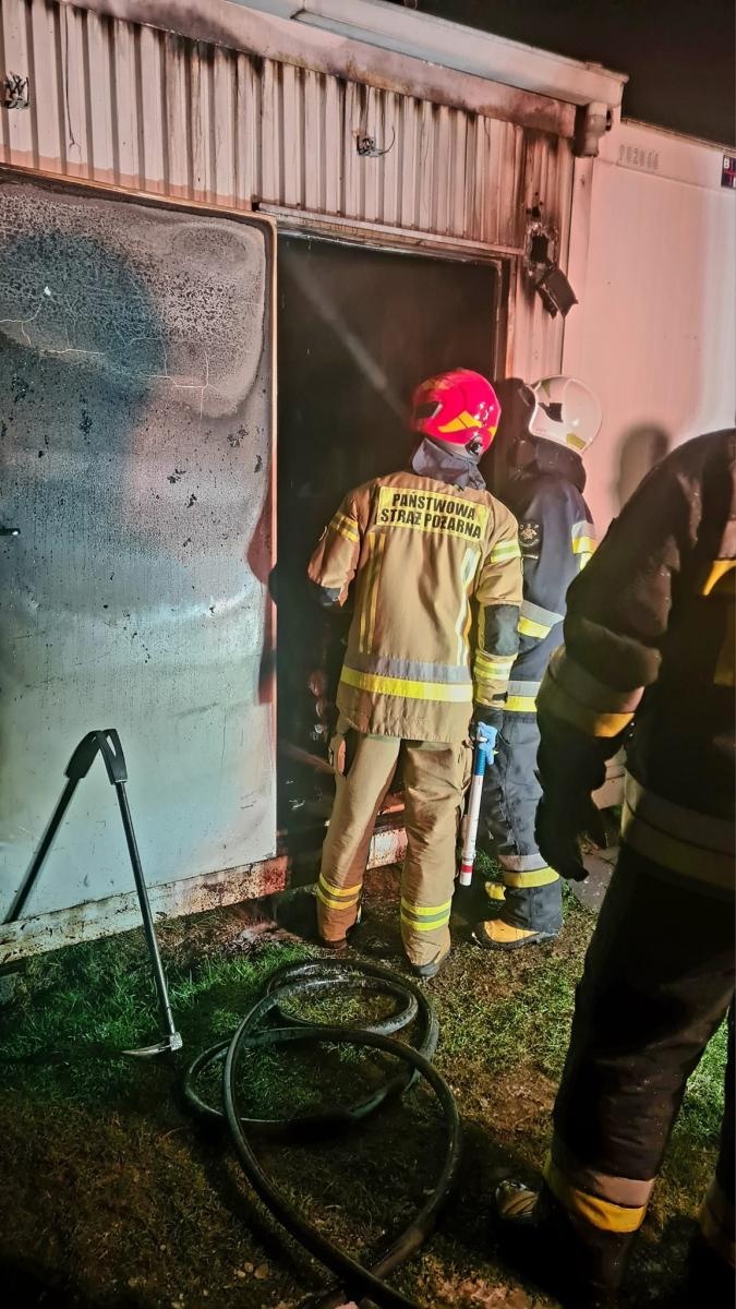 Zdjęcie w galerii na portalu naszraciborz.pl: Nocny pożar na boisku w Borucinie wiadomości z regionu