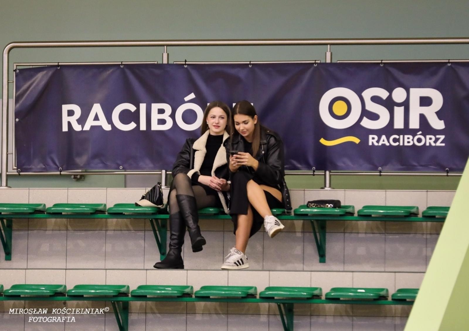 Zdjęcie w galerii na portalu naszraciborz.pl: Zacięta rywalizacja w IV edycji Turnieju Siatkonogi. Kamil Duda i Farid Ali triumfują wiadomości z regionu