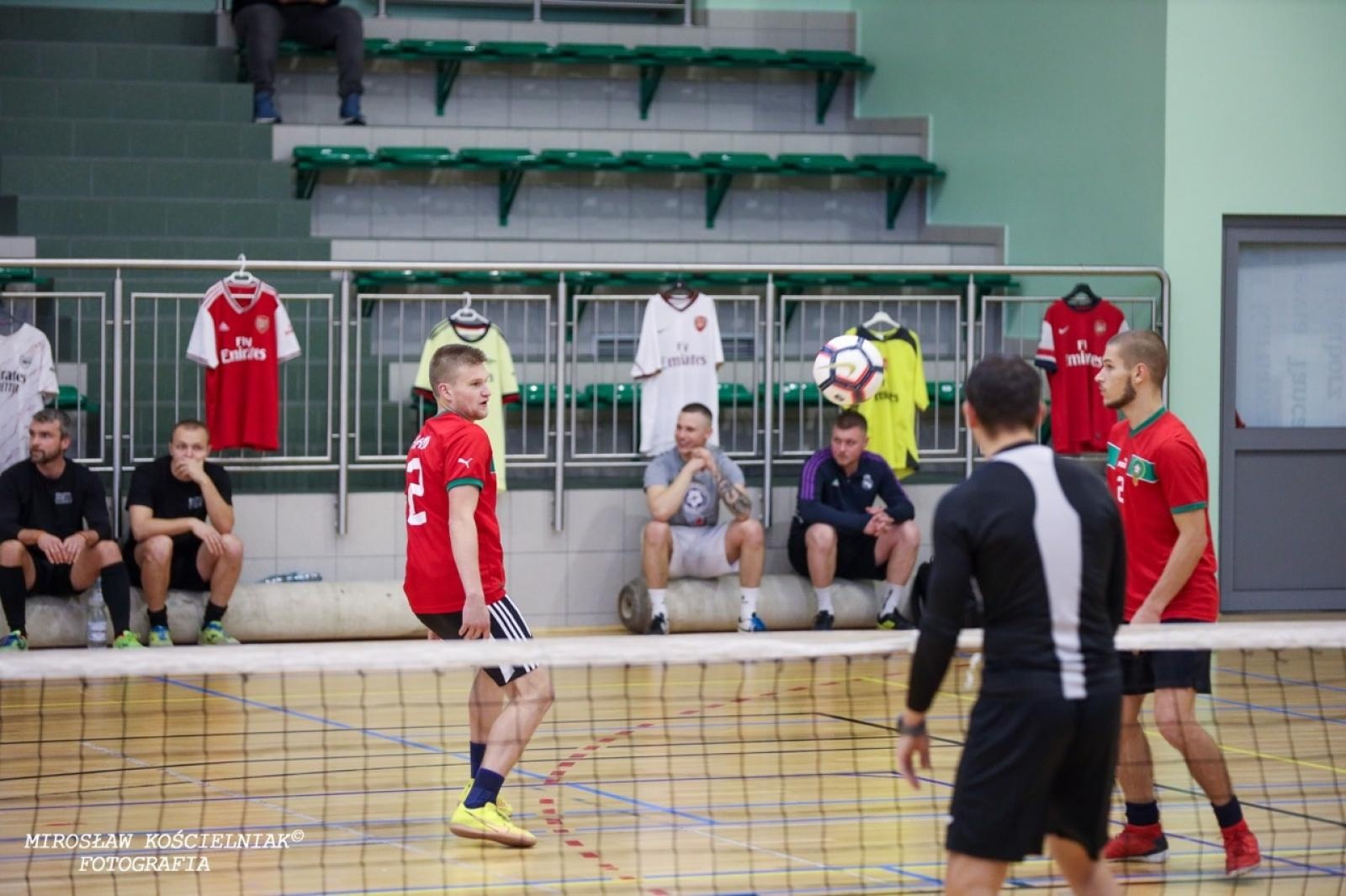 Zdjęcie w galerii na portalu naszraciborz.pl: Zacięta rywalizacja w IV edycji Turnieju Siatkonogi. Kamil Duda i Farid Ali triumfują wiadomości z regionu