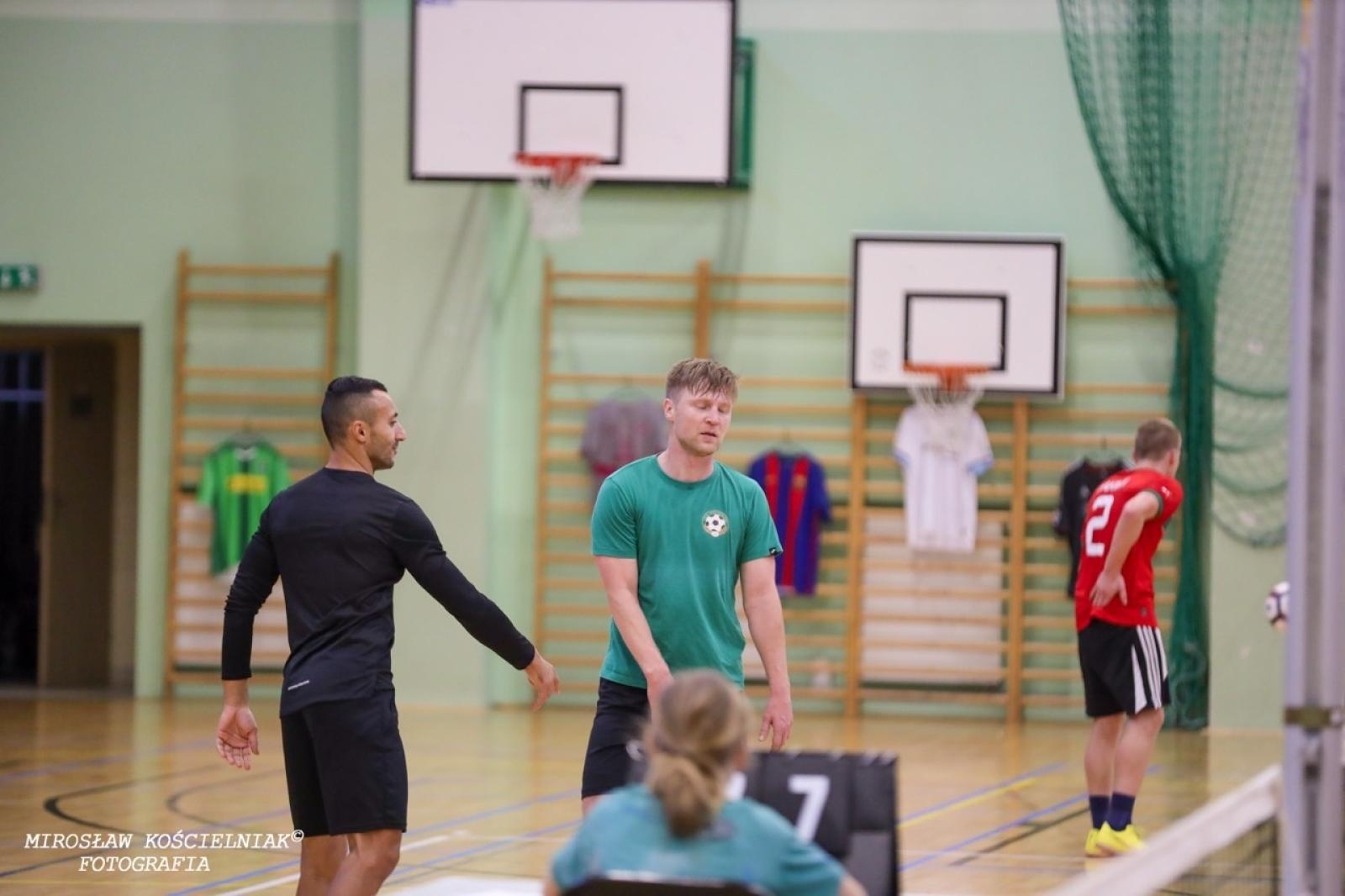 Zdjęcie w galerii na portalu naszraciborz.pl: Zacięta rywalizacja w IV edycji Turnieju Siatkonogi. Kamil Duda i Farid Ali triumfują wiadomości z regionu