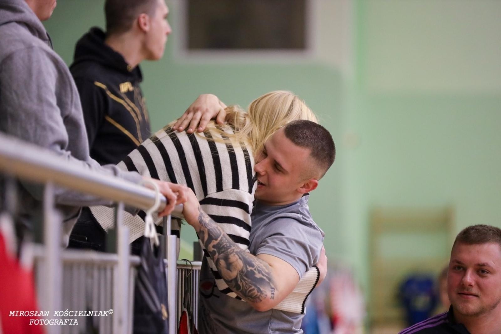 Zdjęcie w galerii na portalu naszraciborz.pl: Zacięta rywalizacja w IV edycji Turnieju Siatkonogi. Kamil Duda i Farid Ali triumfują wiadomości z regionu