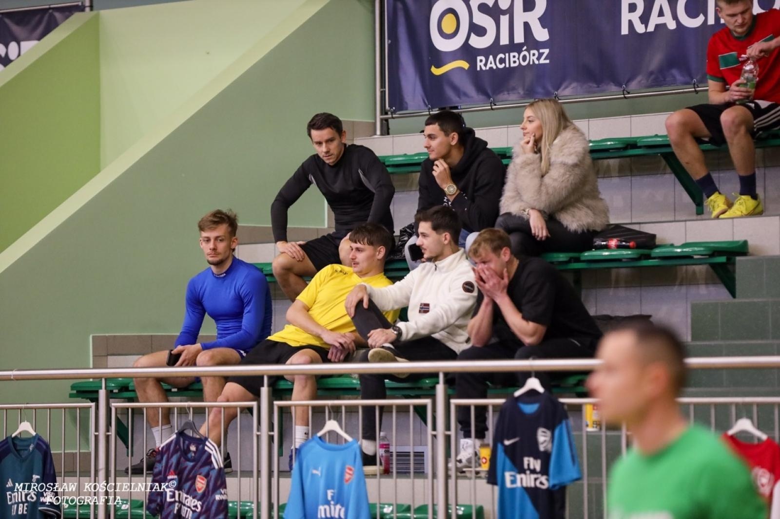 Zdjęcie w galerii na portalu naszraciborz.pl: Zacięta rywalizacja w IV edycji Turnieju Siatkonogi. Kamil Duda i Farid Ali triumfują wiadomości z regionu