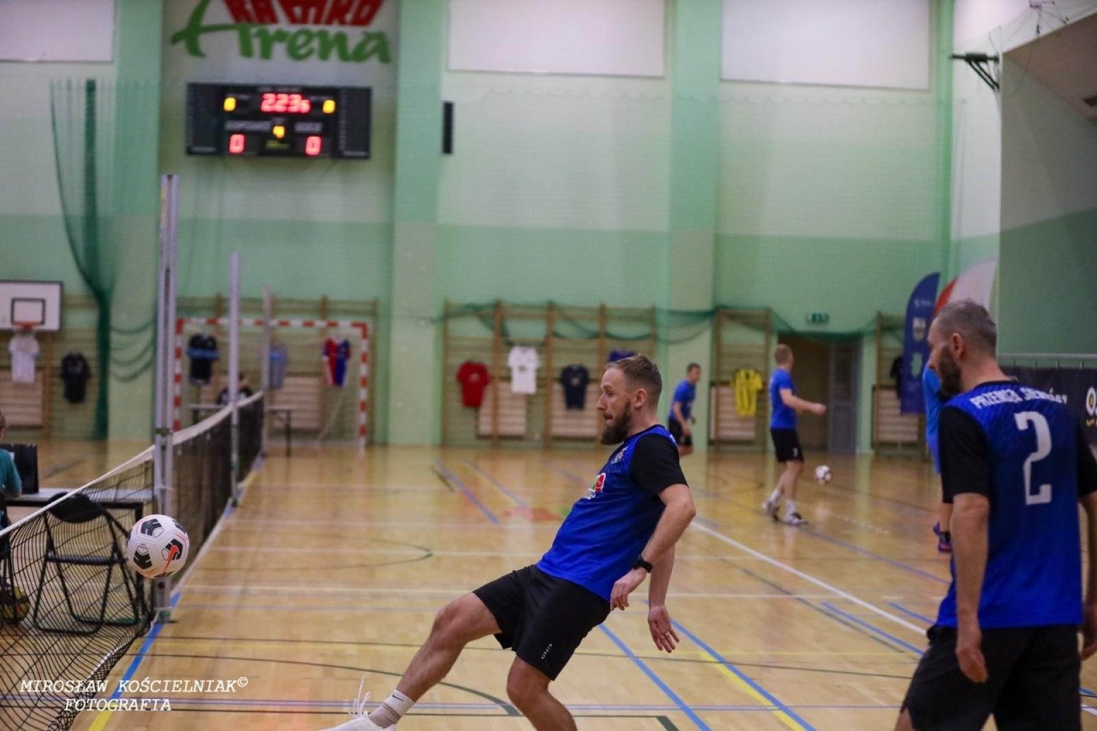 Zdjęcie w galerii na portalu naszraciborz.pl: Zacięta rywalizacja w IV edycji Turnieju Siatkonogi. Kamil Duda i Farid Ali triumfują wiadomości z regionu