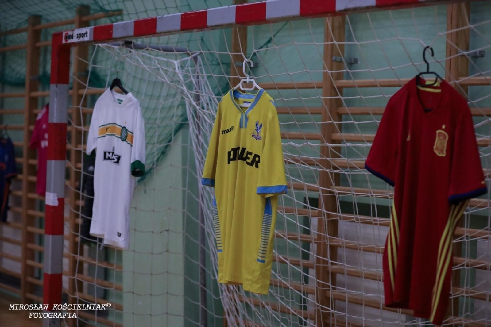 Zdjęcie w galerii na portalu naszraciborz.pl: Zacięta rywalizacja w IV edycji Turnieju Siatkonogi. Kamil Duda i Farid Ali triumfują wiadomości z regionu