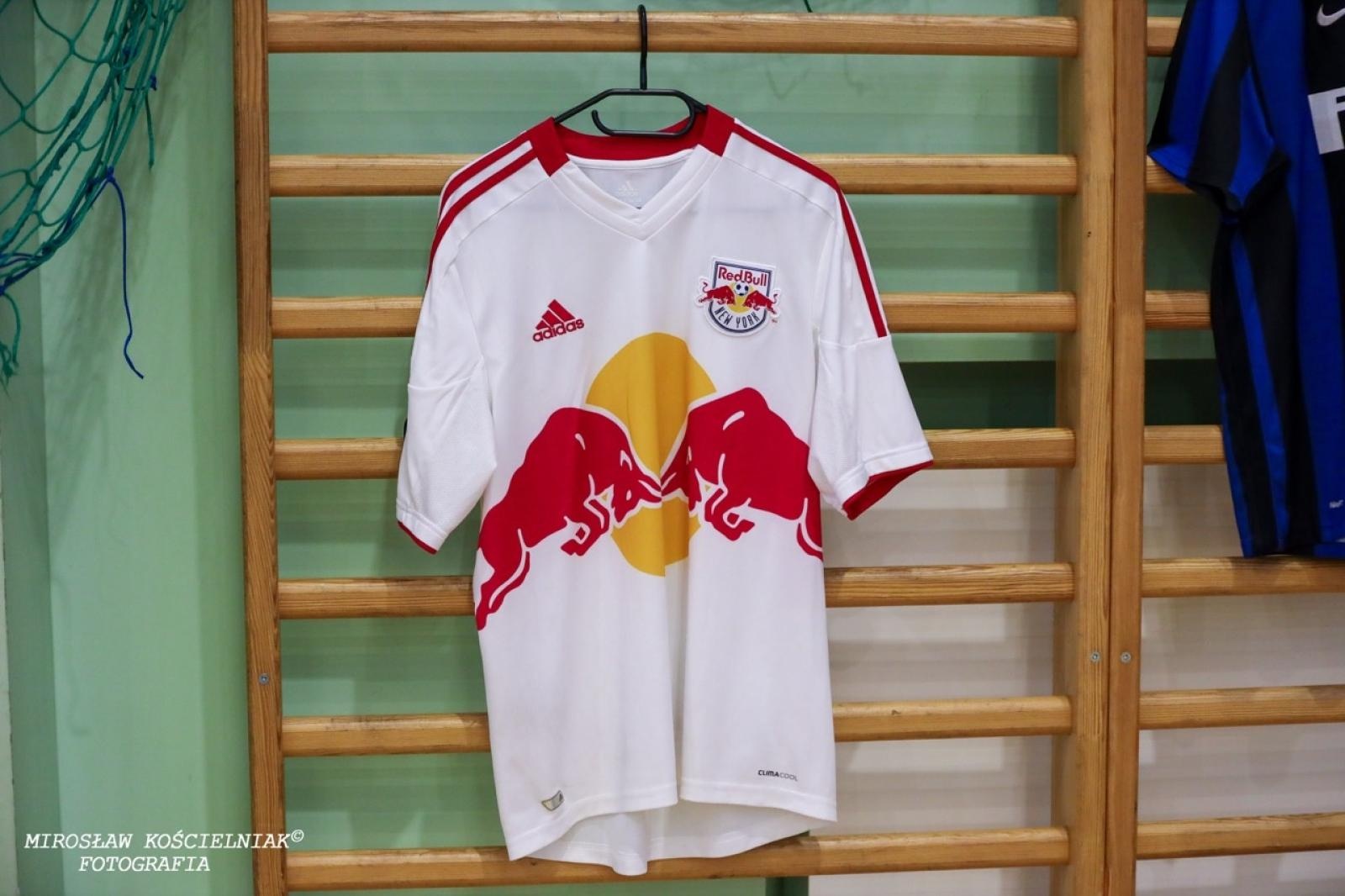 Zdjęcie w galerii na portalu naszraciborz.pl: Zacięta rywalizacja w IV edycji Turnieju Siatkonogi. Kamil Duda i Farid Ali triumfują wiadomości z regionu