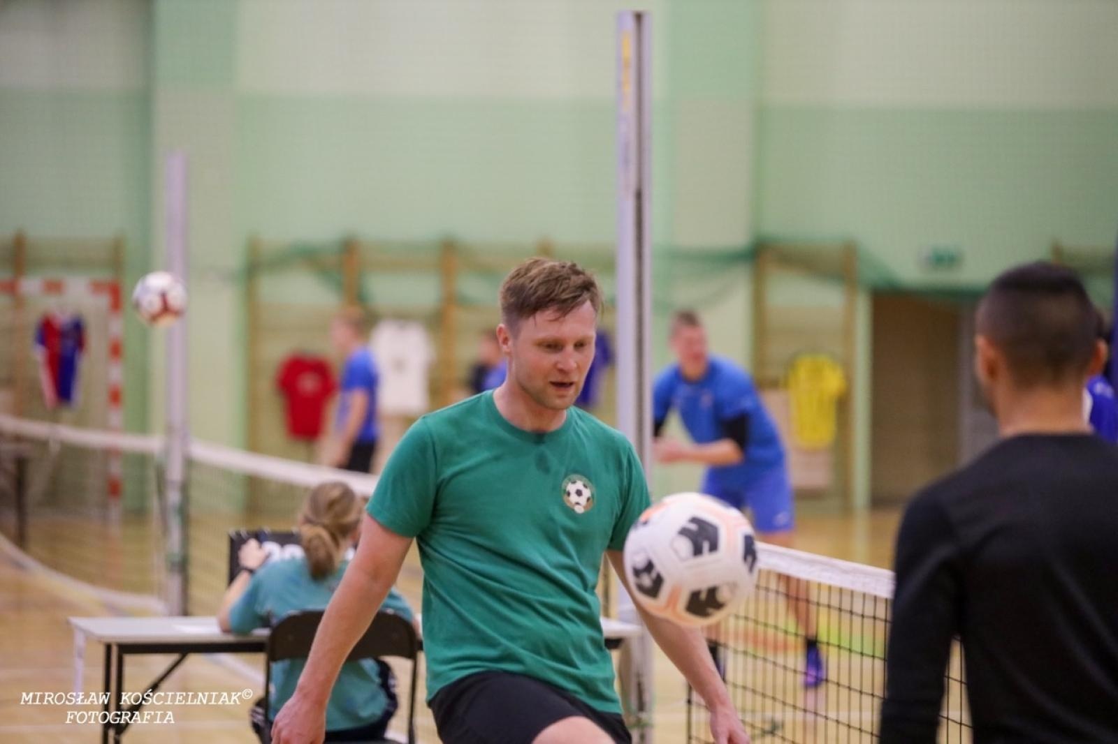 Zdjęcie w galerii na portalu naszraciborz.pl: Zacięta rywalizacja w IV edycji Turnieju Siatkonogi. Kamil Duda i Farid Ali triumfują wiadomości z regionu