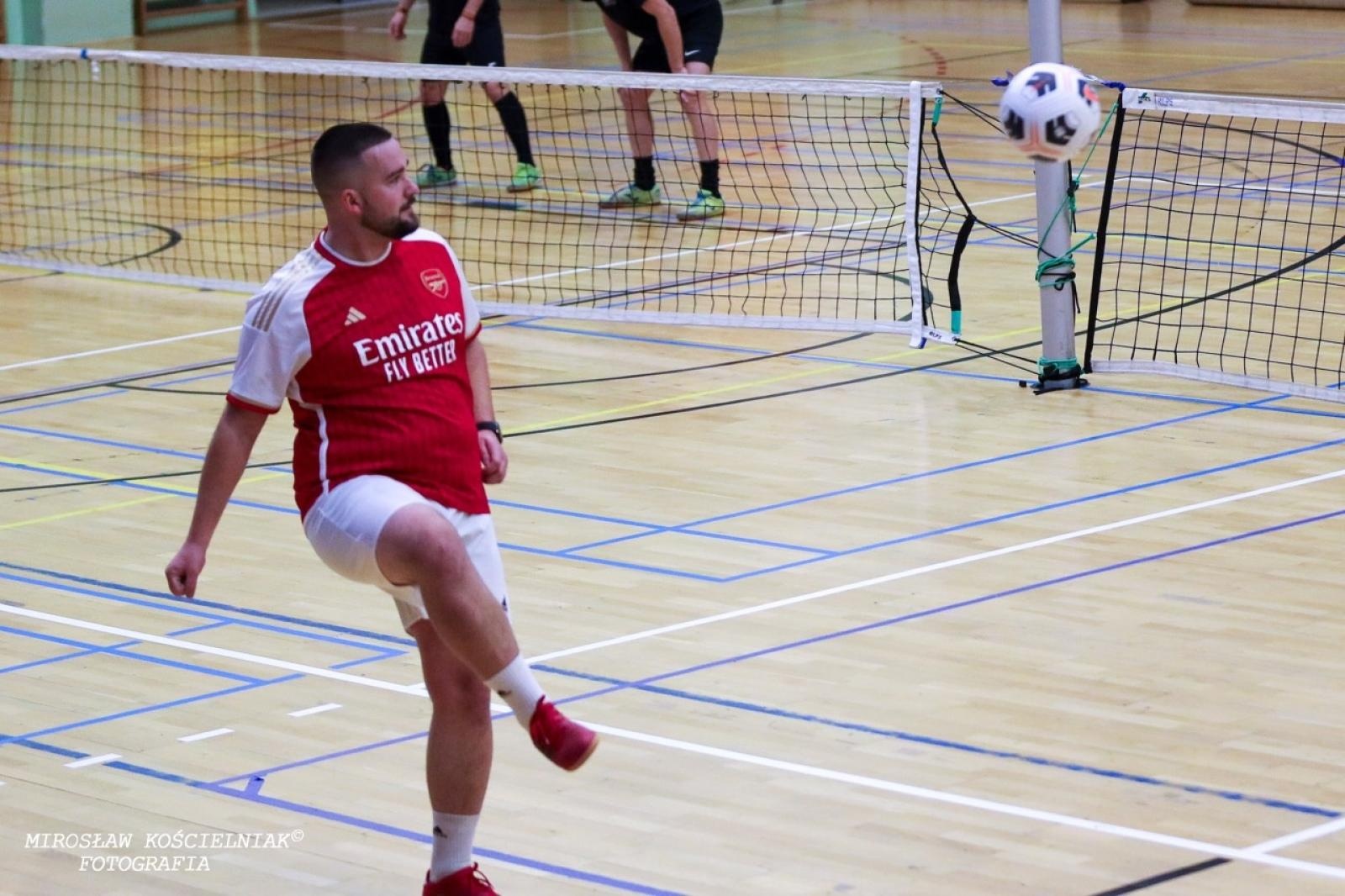 Zdjęcie w galerii na portalu naszraciborz.pl: Zacięta rywalizacja w IV edycji Turnieju Siatkonogi. Kamil Duda i Farid Ali triumfują wiadomości z regionu