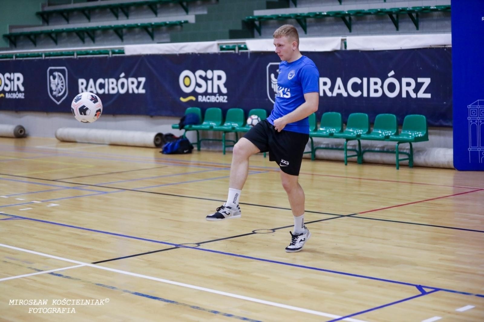 Zdjęcie w galerii na portalu naszraciborz.pl: Zacięta rywalizacja w IV edycji Turnieju Siatkonogi. Kamil Duda i Farid Ali triumfują wiadomości z regionu