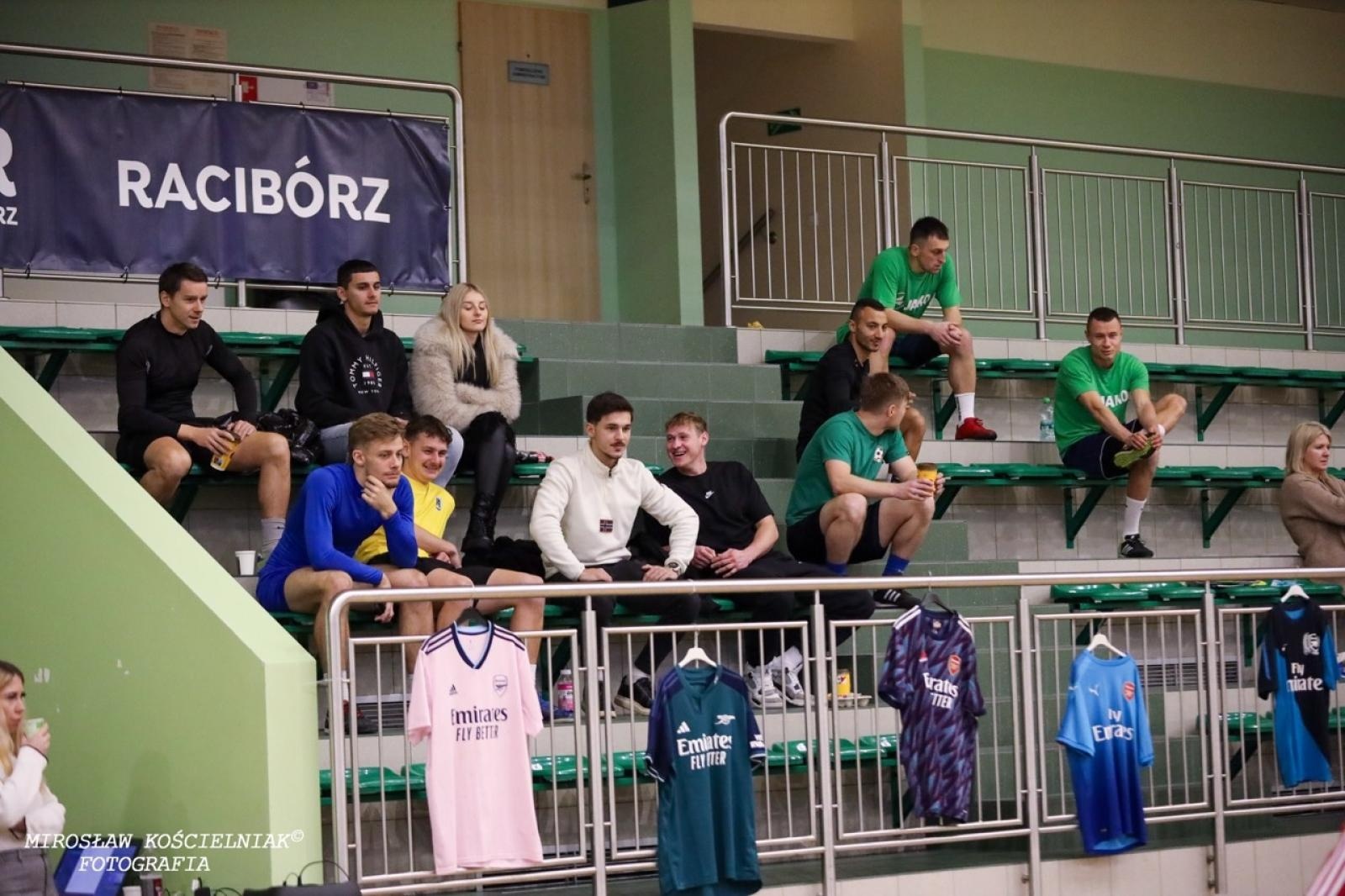 Zdjęcie w galerii na portalu naszraciborz.pl: Zacięta rywalizacja w IV edycji Turnieju Siatkonogi. Kamil Duda i Farid Ali triumfują wiadomości z regionu