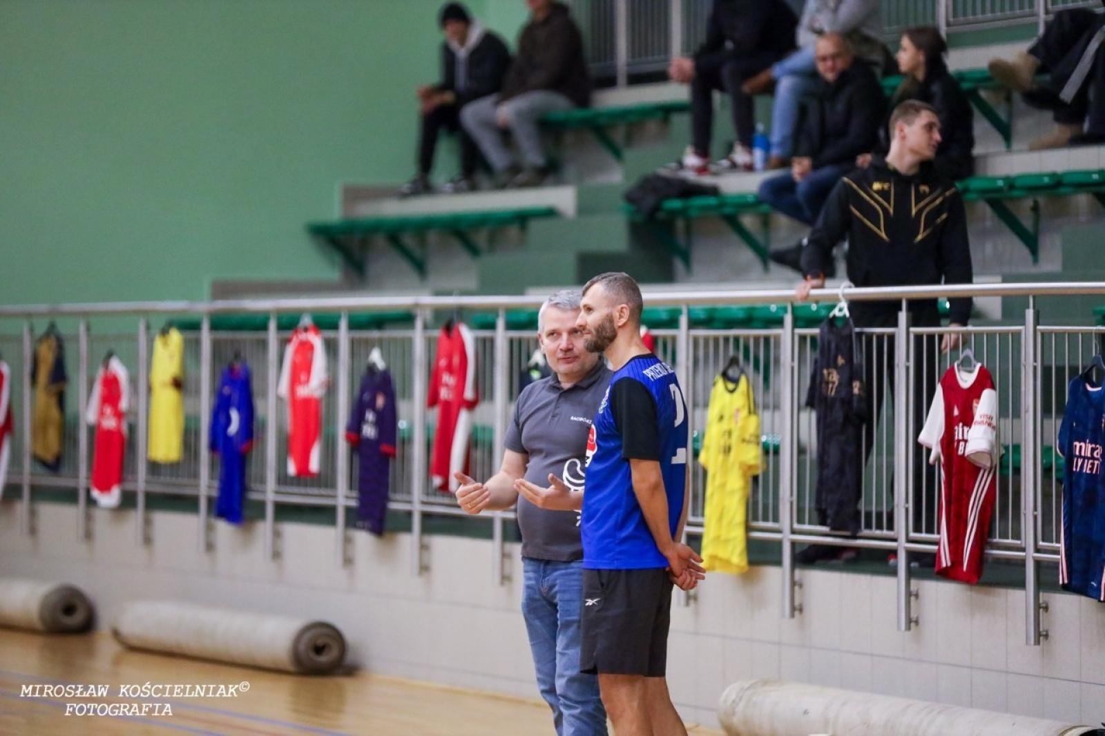 Zdjęcie w galerii na portalu naszraciborz.pl: Zacięta rywalizacja w IV edycji Turnieju Siatkonogi. Kamil Duda i Farid Ali triumfują wiadomości z regionu