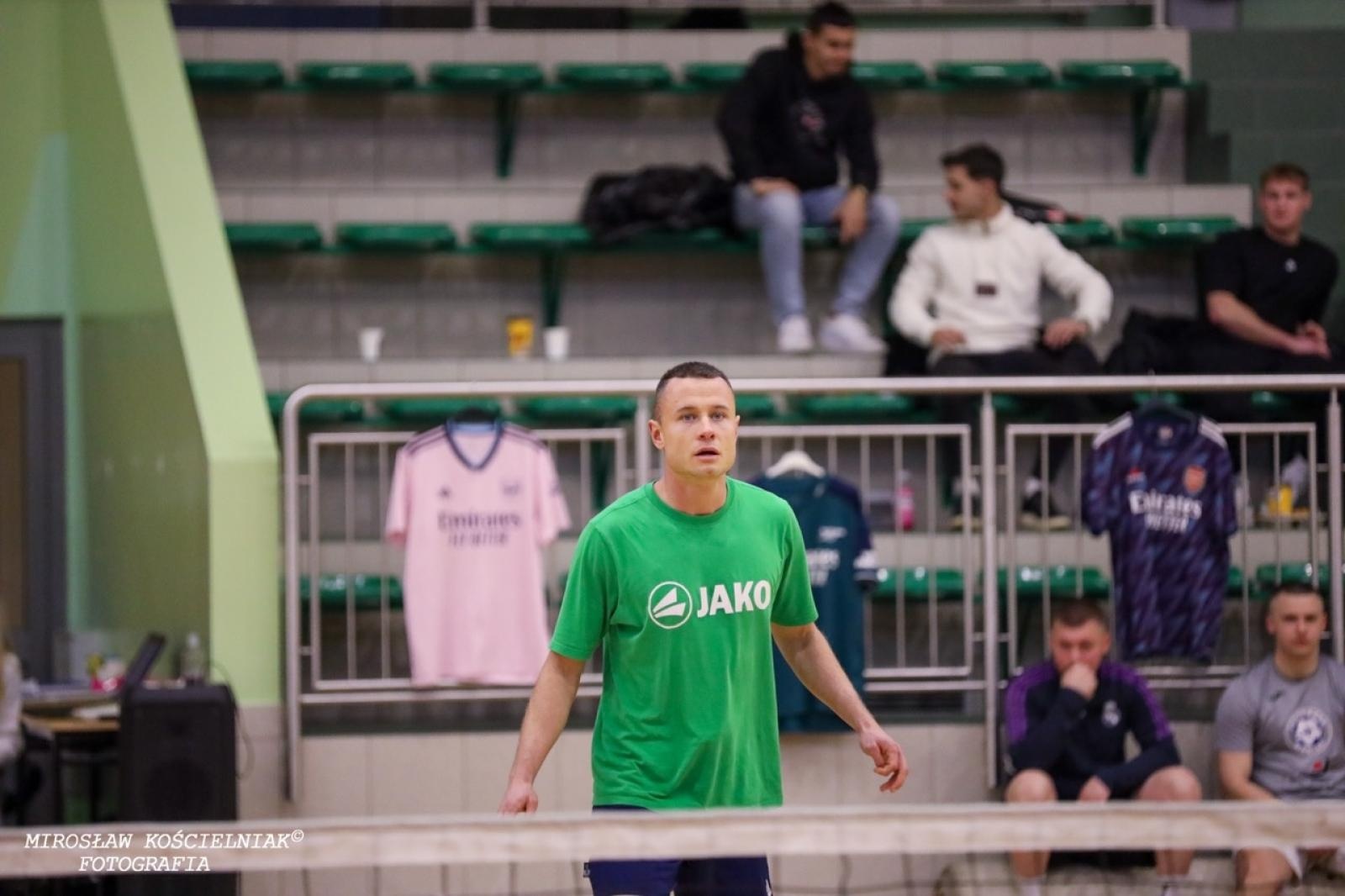 Zdjęcie w galerii na portalu naszraciborz.pl: Zacięta rywalizacja w IV edycji Turnieju Siatkonogi. Kamil Duda i Farid Ali triumfują wiadomości z regionu