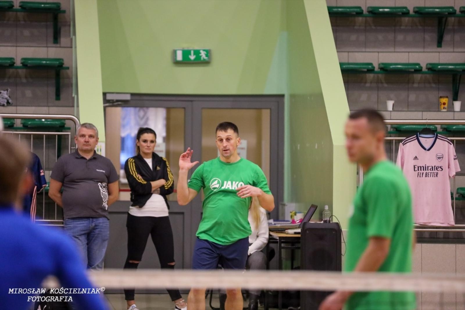 Zdjęcie w galerii na portalu naszraciborz.pl: Zacięta rywalizacja w IV edycji Turnieju Siatkonogi. Kamil Duda i Farid Ali triumfują wiadomości z regionu