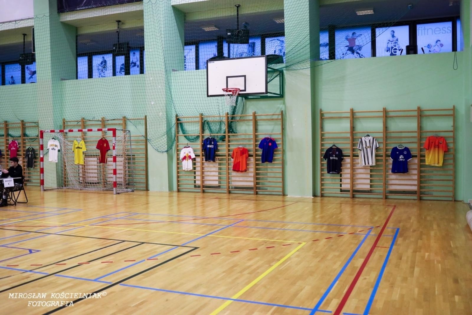 Zdjęcie w galerii na portalu naszraciborz.pl: Zacięta rywalizacja w IV edycji Turnieju Siatkonogi. Kamil Duda i Farid Ali triumfują wiadomości z regionu