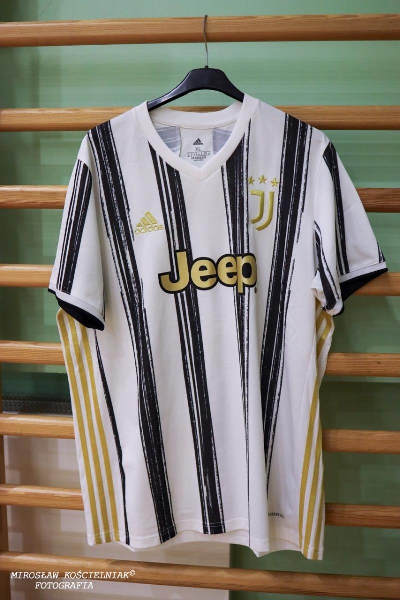 Zdjęcie w galerii na portalu naszraciborz.pl: Zacięta rywalizacja w IV edycji Turnieju Siatkonogi. Kamil Duda i Farid Ali triumfują wiadomości z regionu