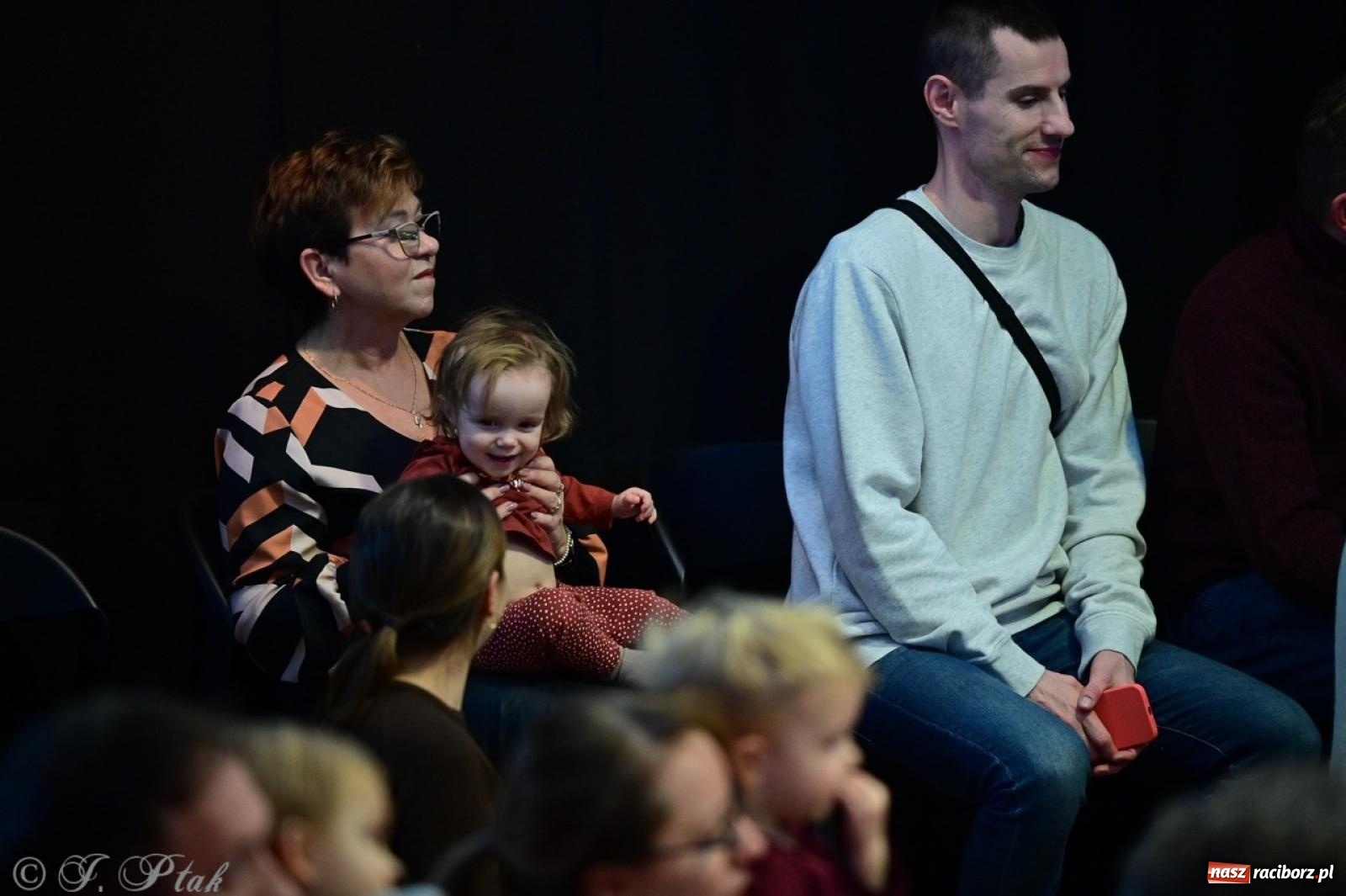 Zdjęcie w galerii na portalu naszraciborz.pl: Maluchy w krainie dźwięków. Muzyczna podróż z Trzema Prosiaczkami za nami! wiadomości z regionu