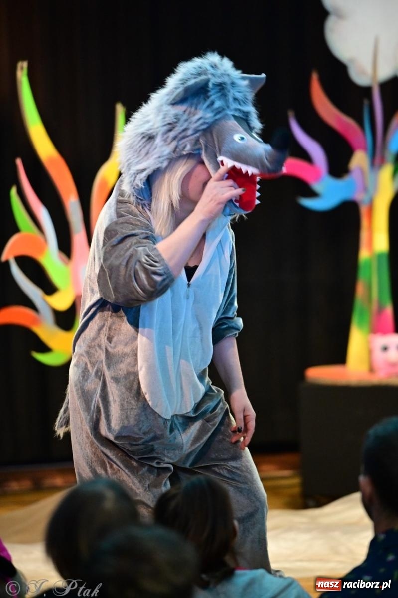 Zdjęcie w galerii na portalu naszraciborz.pl: Maluchy w krainie dźwięków. Muzyczna podróż z Trzema Prosiaczkami za nami! wiadomości z regionu