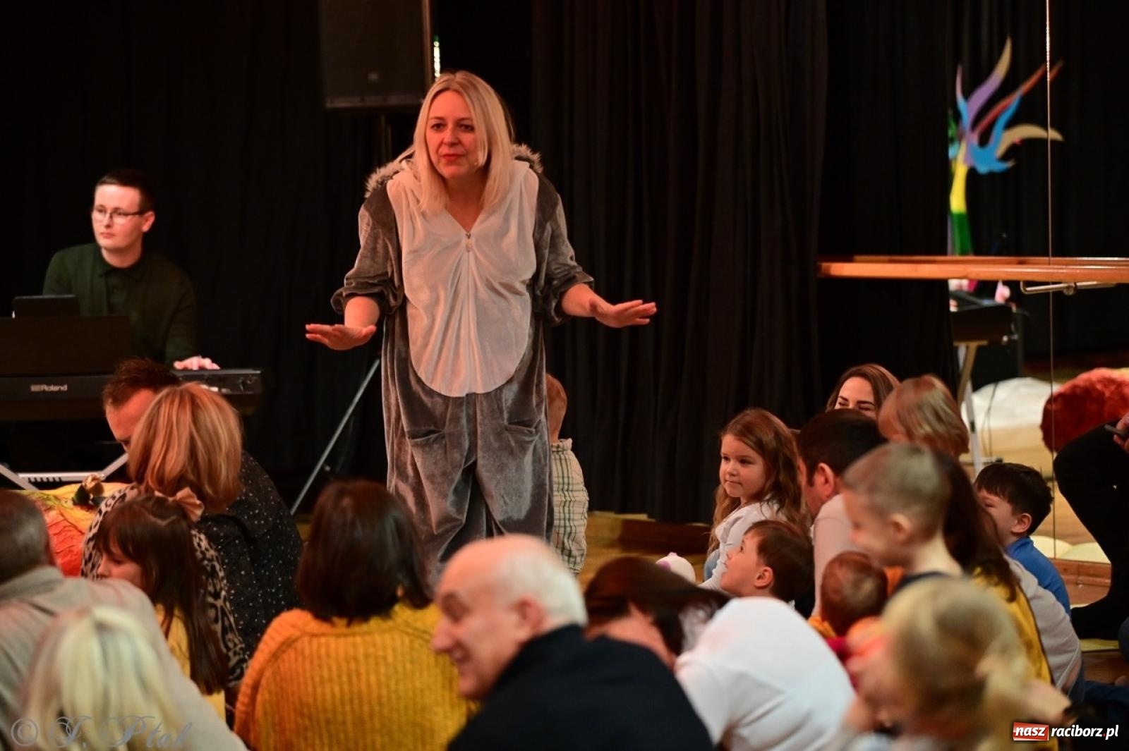 Zdjęcie w galerii na portalu naszraciborz.pl: Maluchy w krainie dźwięków. Muzyczna podróż z Trzema Prosiaczkami za nami! wiadomości z regionu