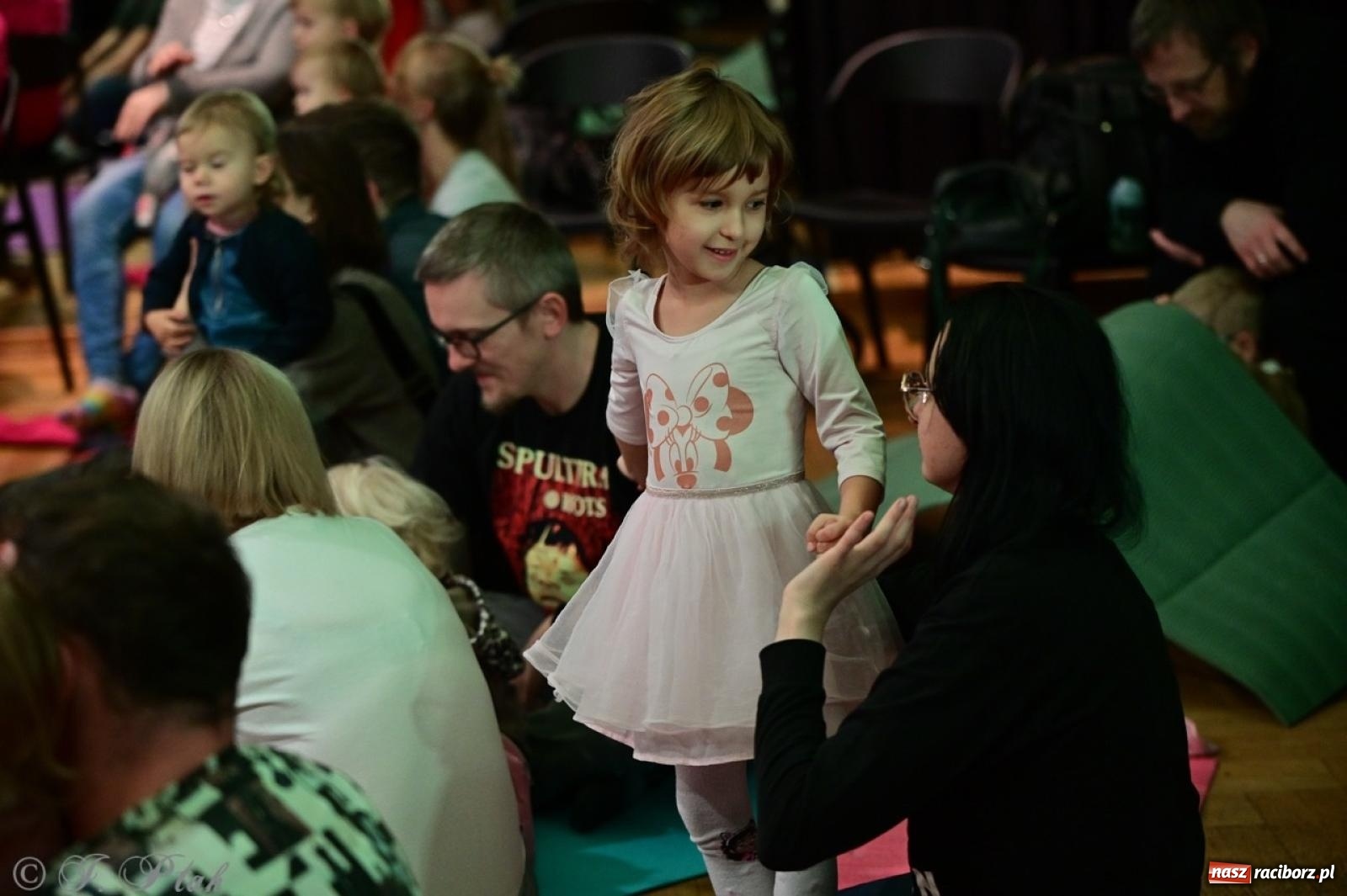Zdjęcie w galerii na portalu naszraciborz.pl: Maluchy w krainie dźwięków. Muzyczna podróż z Trzema Prosiaczkami za nami! wiadomości z regionu