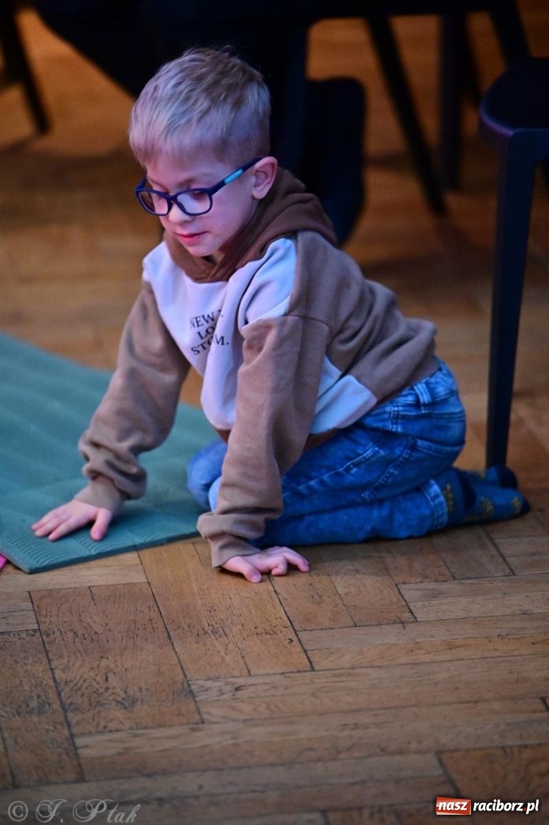 Zdjęcie w galerii na portalu naszraciborz.pl: Maluchy w krainie dźwięków. Muzyczna podróż z Trzema Prosiaczkami za nami! wiadomości z regionu