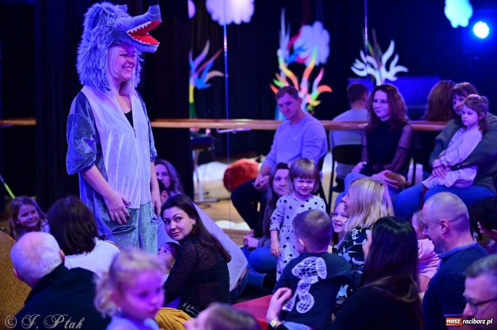 Zdjęcie w galerii na portalu naszraciborz.pl: Maluchy w krainie dźwięków. Muzyczna podróż z Trzema Prosiaczkami za nami! wiadomości z regionu