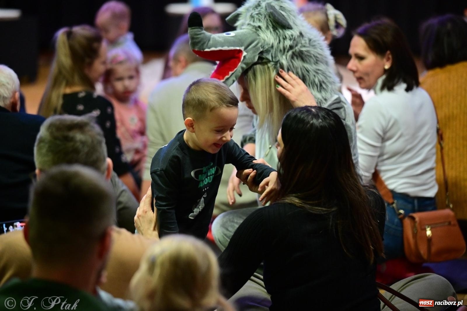 Zdjęcie w galerii na portalu naszraciborz.pl: Maluchy w krainie dźwięków. Muzyczna podróż z Trzema Prosiaczkami za nami! wiadomości z regionu