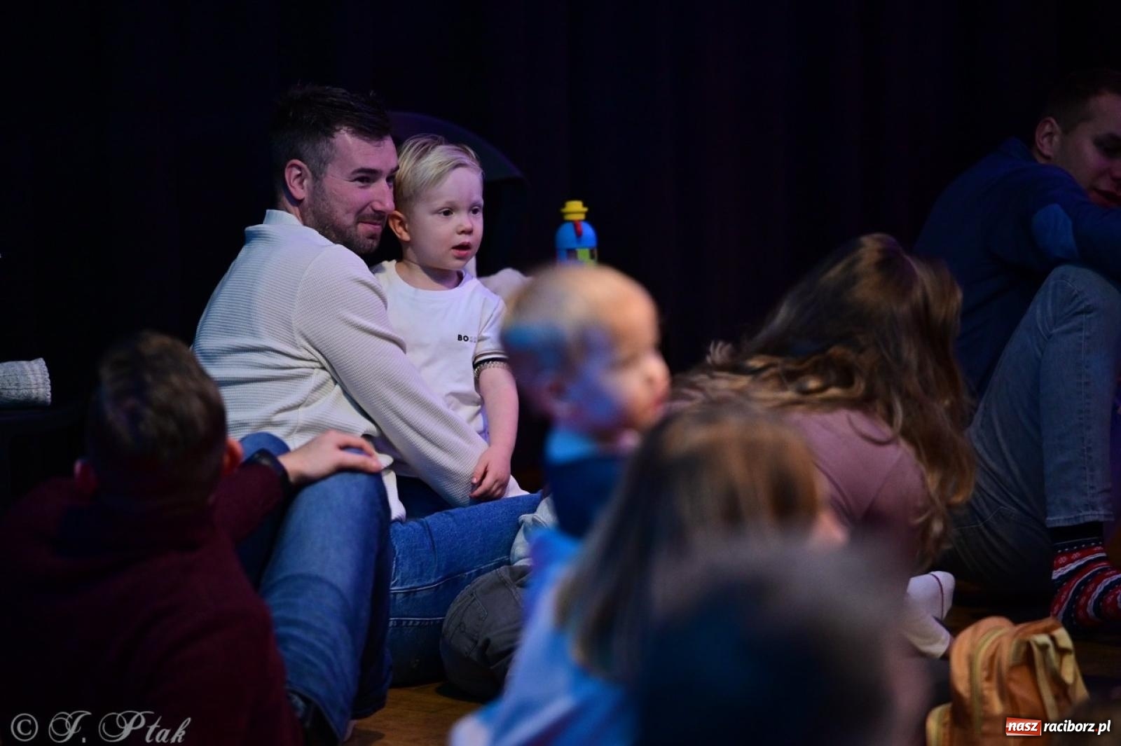 Zdjęcie w galerii na portalu naszraciborz.pl: Maluchy w krainie dźwięków. Muzyczna podróż z Trzema Prosiaczkami za nami! wiadomości z regionu