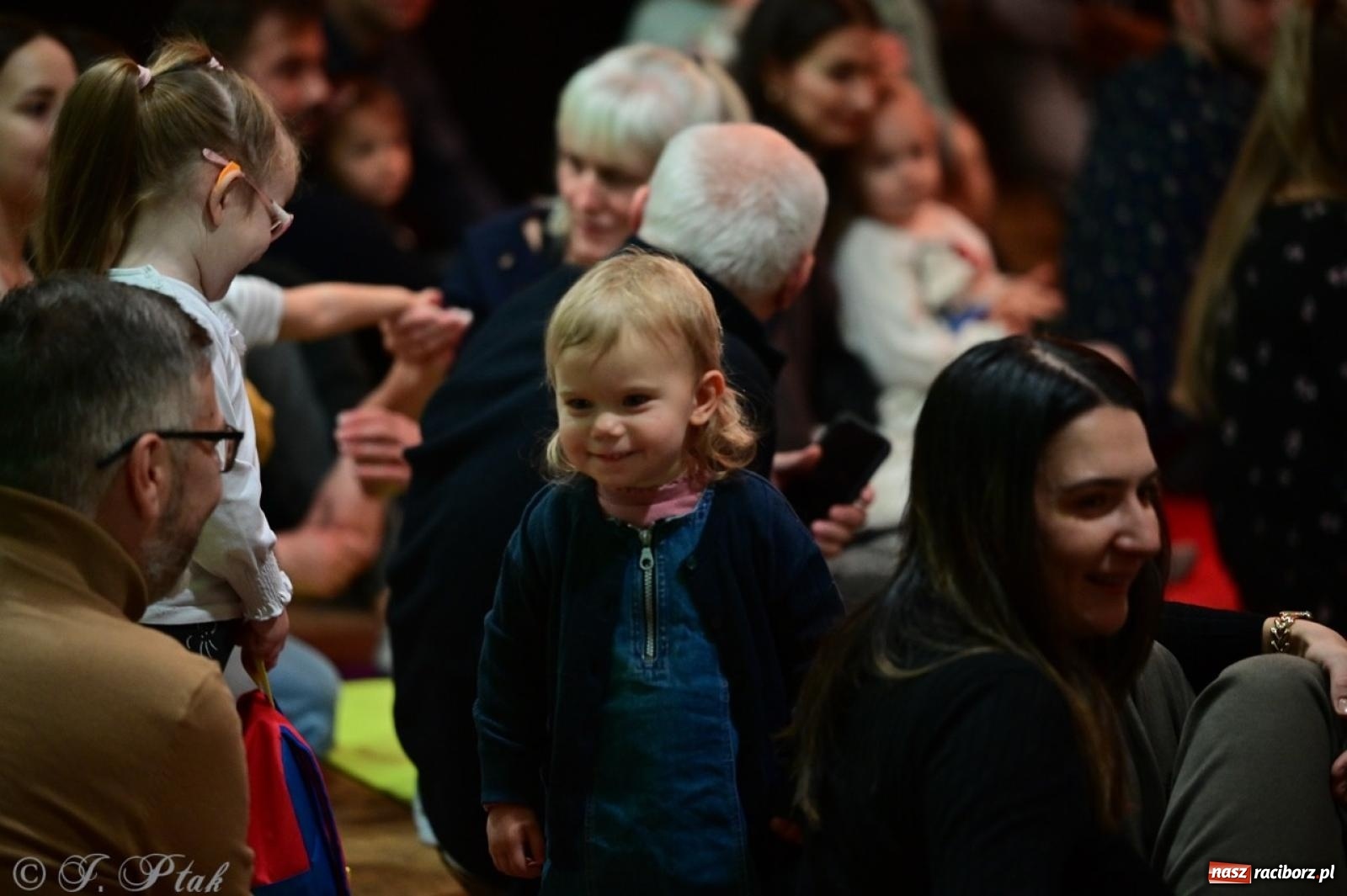 Zdjęcie w galerii na portalu naszraciborz.pl: Maluchy w krainie dźwięków. Muzyczna podróż z Trzema Prosiaczkami za nami! wiadomości z regionu
