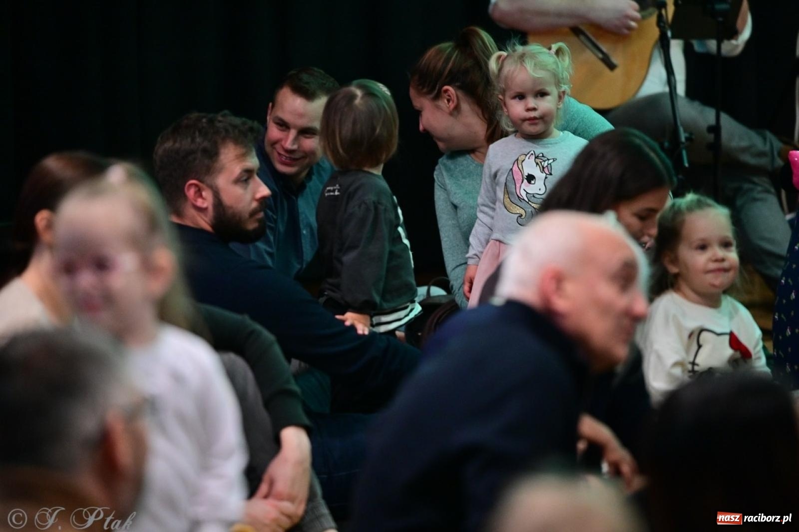 Zdjęcie w galerii na portalu naszraciborz.pl: Maluchy w krainie dźwięków. Muzyczna podróż z Trzema Prosiaczkami za nami! wiadomości z regionu