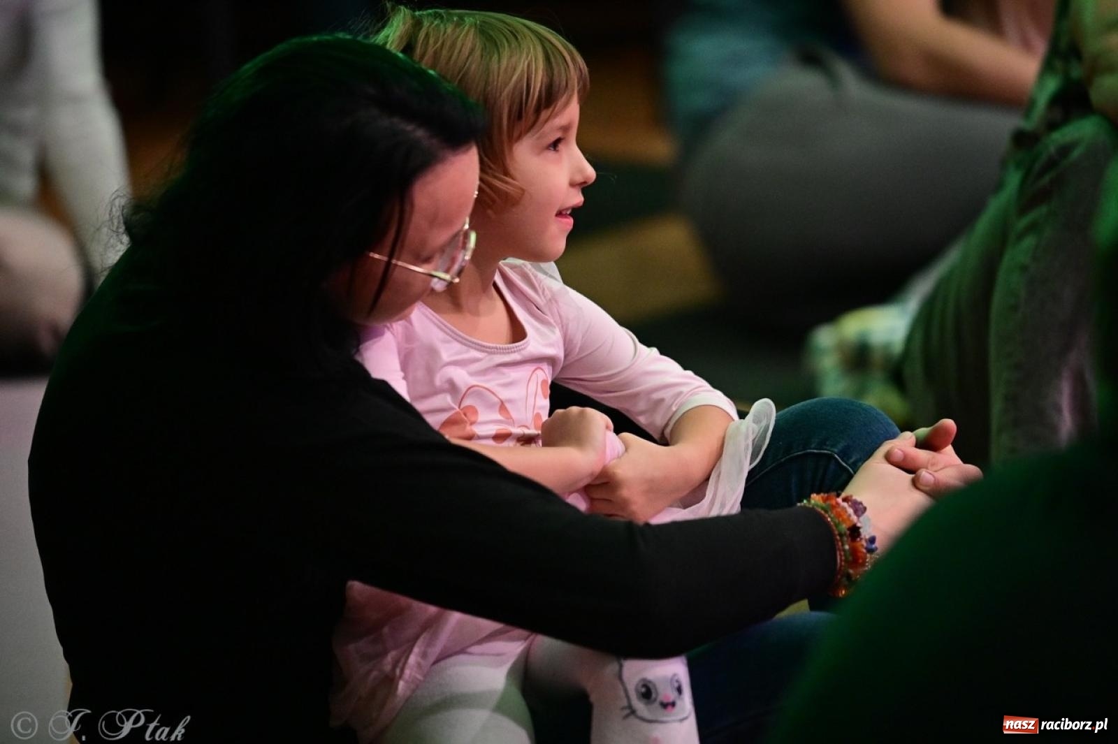 Zdjęcie w galerii na portalu naszraciborz.pl: Maluchy w krainie dźwięków. Muzyczna podróż z Trzema Prosiaczkami za nami! wiadomości z regionu