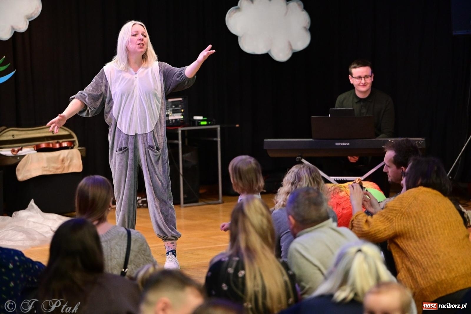 Zdjęcie w galerii na portalu naszraciborz.pl: Maluchy w krainie dźwięków. Muzyczna podróż z Trzema Prosiaczkami za nami! wiadomości z regionu