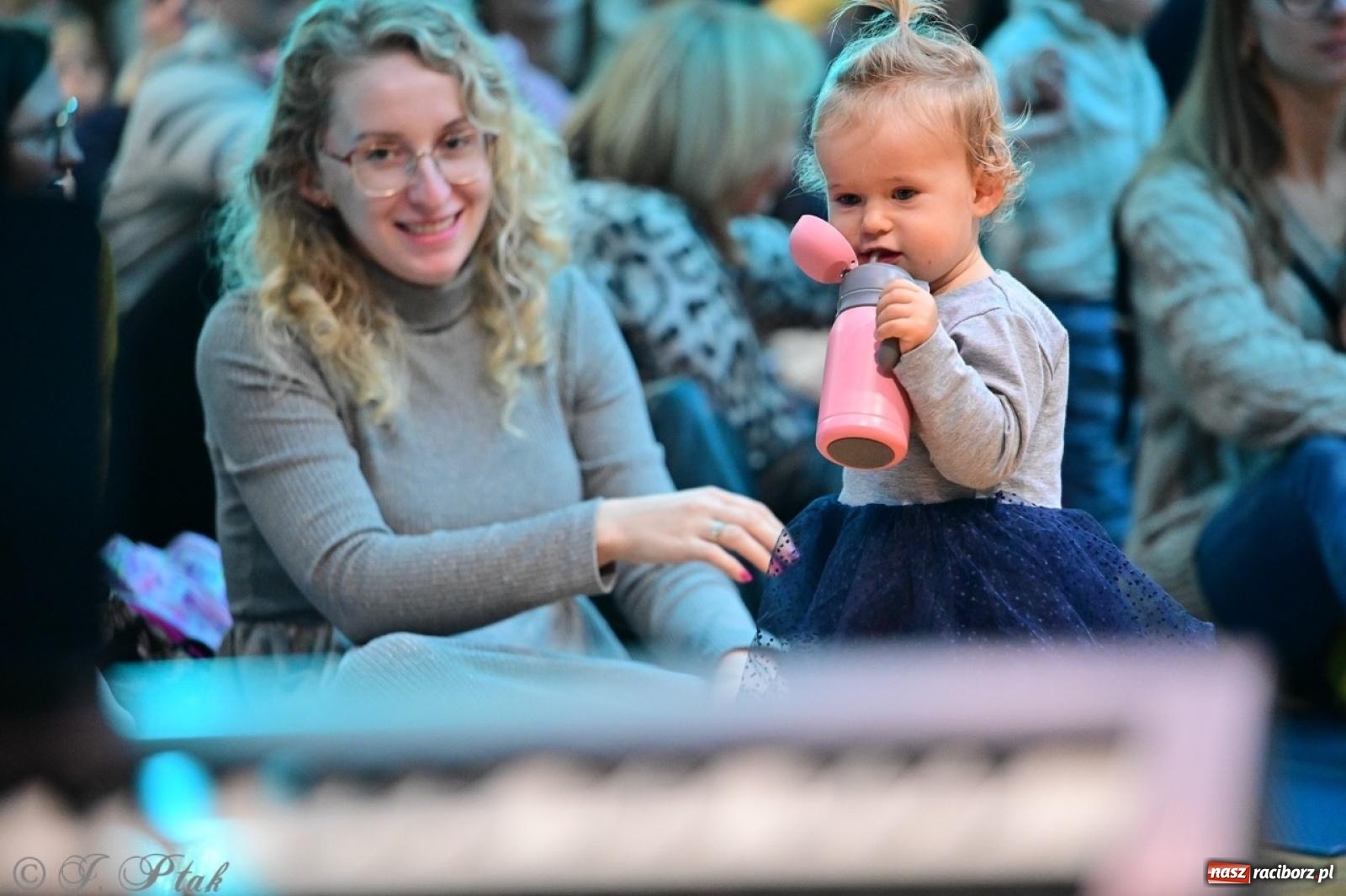 Zdjęcie w galerii na portalu naszraciborz.pl: Maluchy w krainie dźwięków. Muzyczna podróż z Trzema Prosiaczkami za nami! wiadomości z regionu