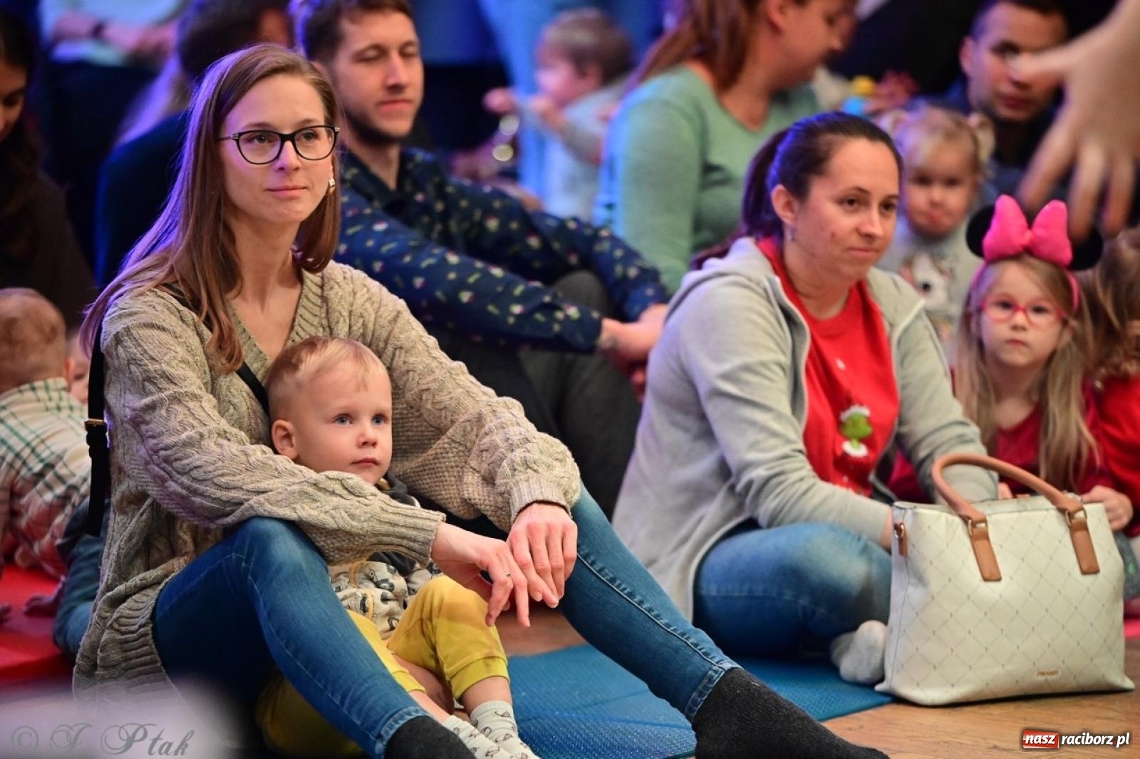 Zdjęcie w galerii na portalu naszraciborz.pl: Maluchy w krainie dźwięków. Muzyczna podróż z Trzema Prosiaczkami za nami! wiadomości z regionu