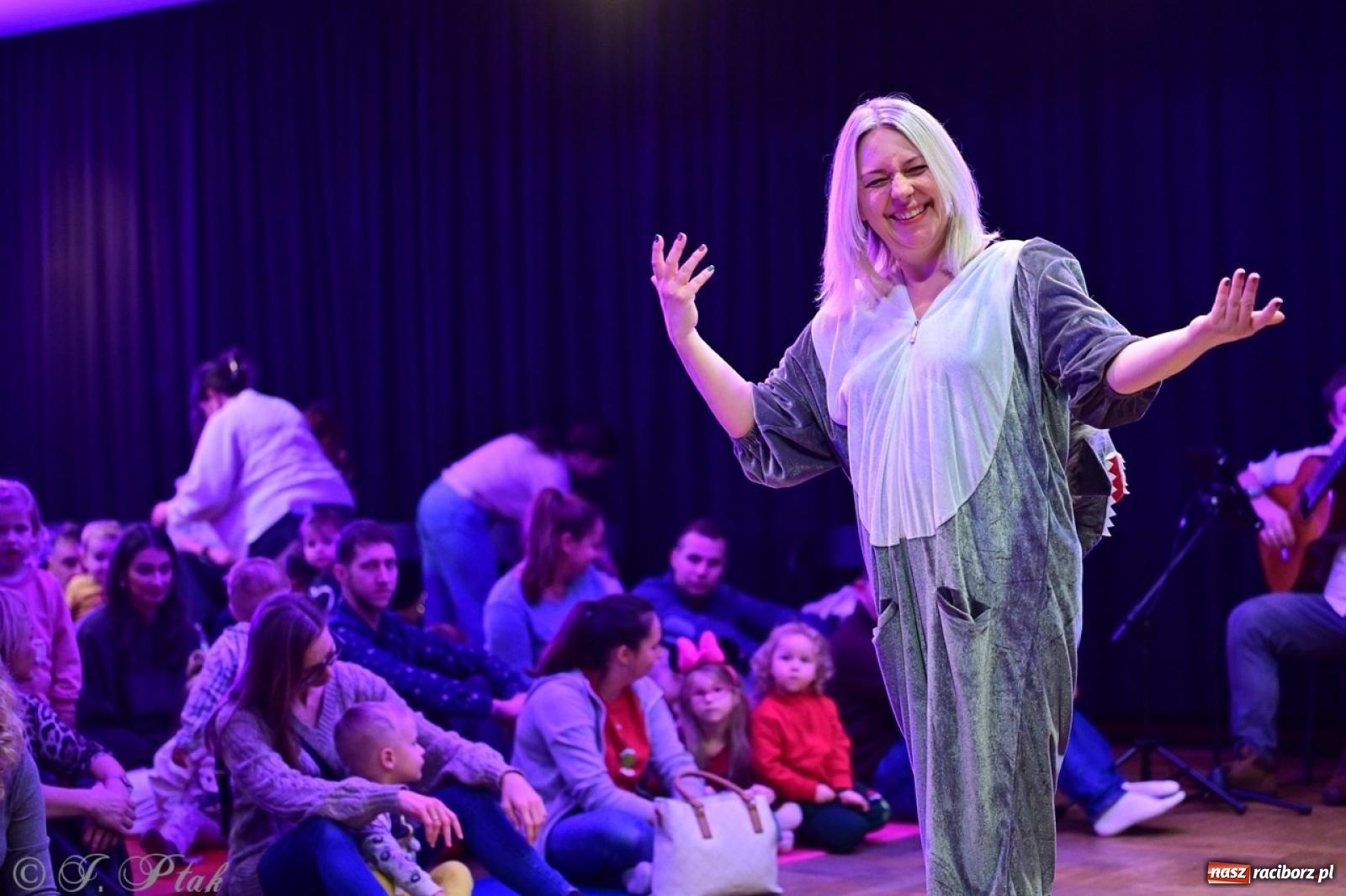 Zdjęcie w galerii na portalu naszraciborz.pl: Maluchy w krainie dźwięków. Muzyczna podróż z Trzema Prosiaczkami za nami! wiadomości z regionu